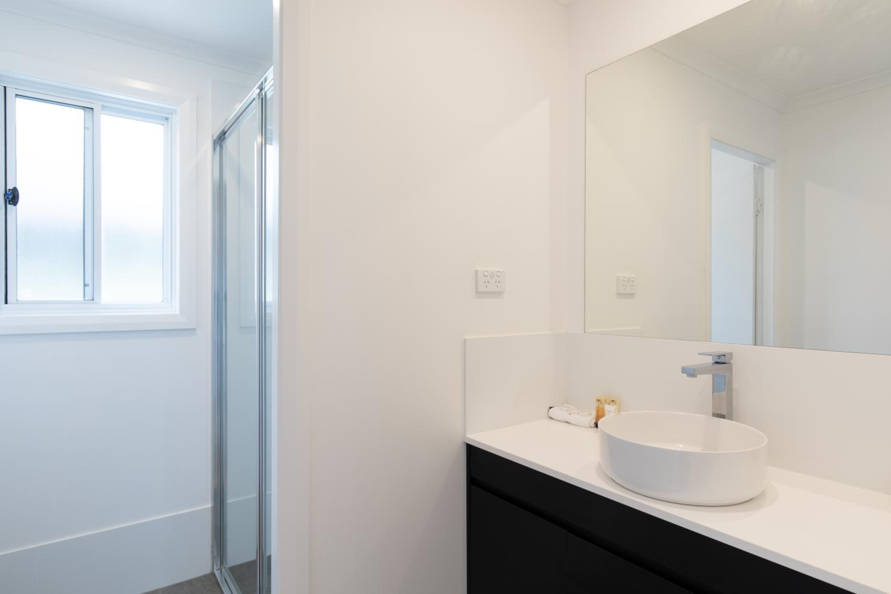 Three Bedroom Executive Villa (Pet Friendly) - Photo 8