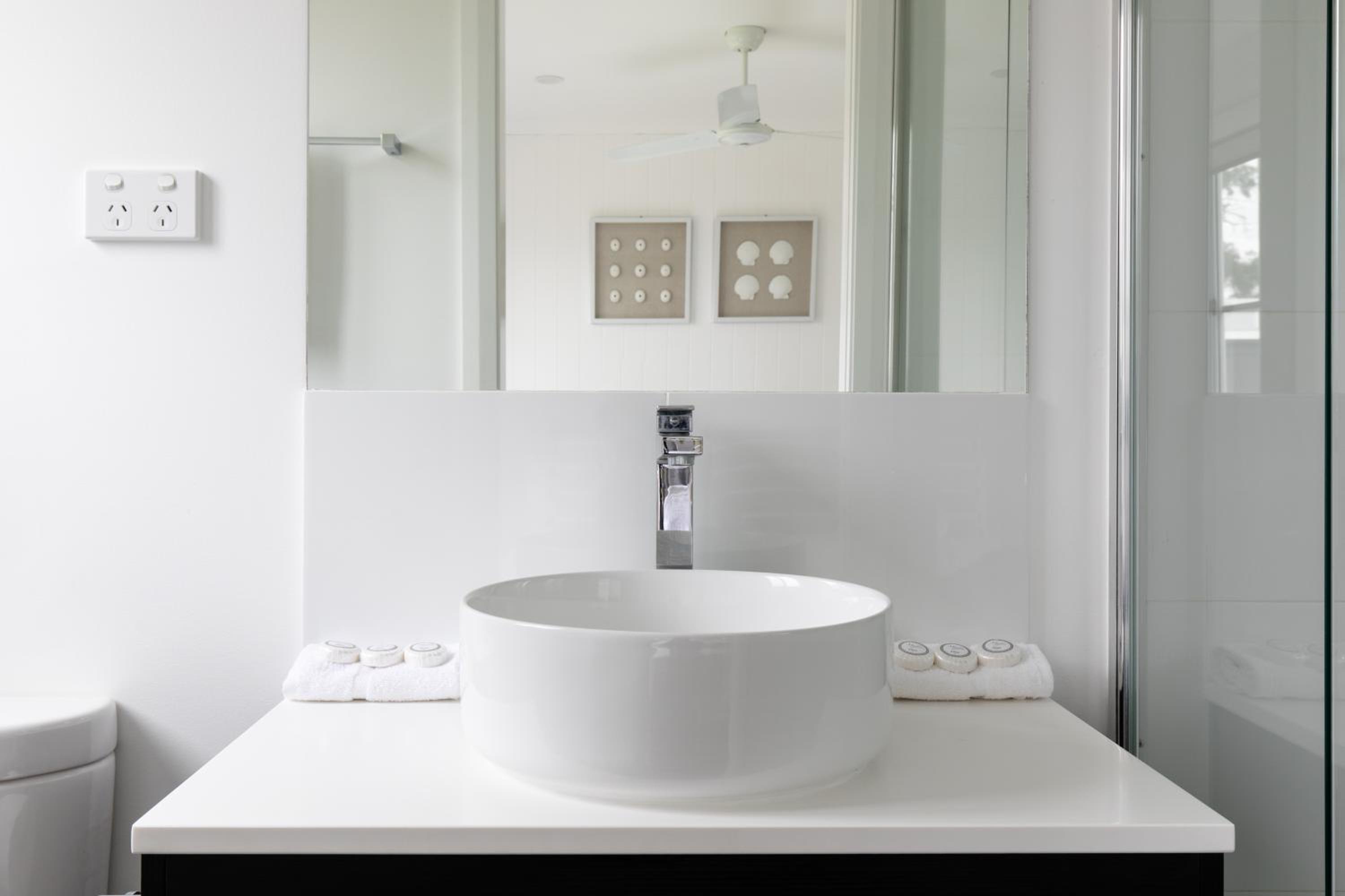 Three Bedroom Executive Villa (Pet Friendly) - Photo 9