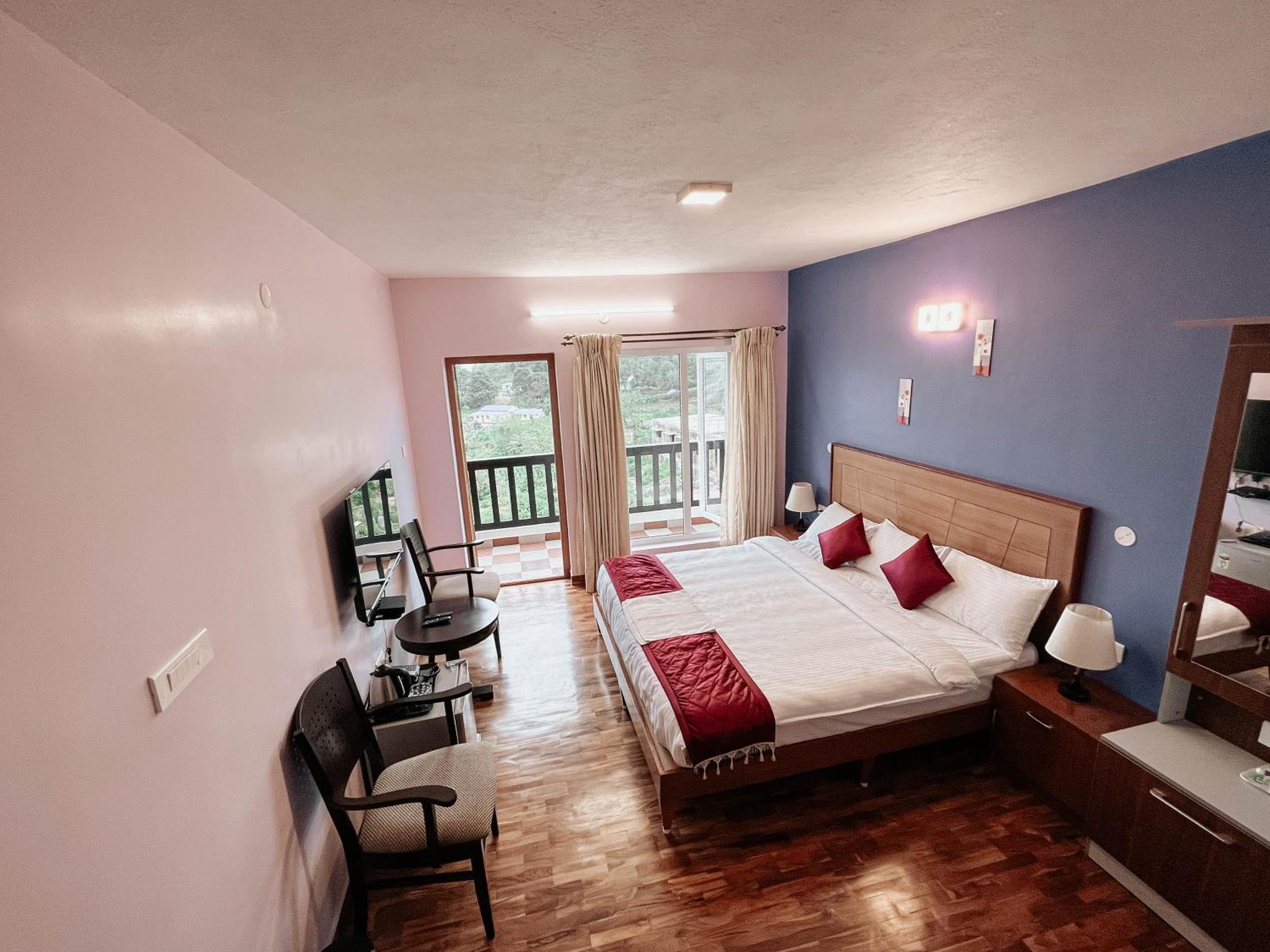 Deluxe King Room - Photo 12