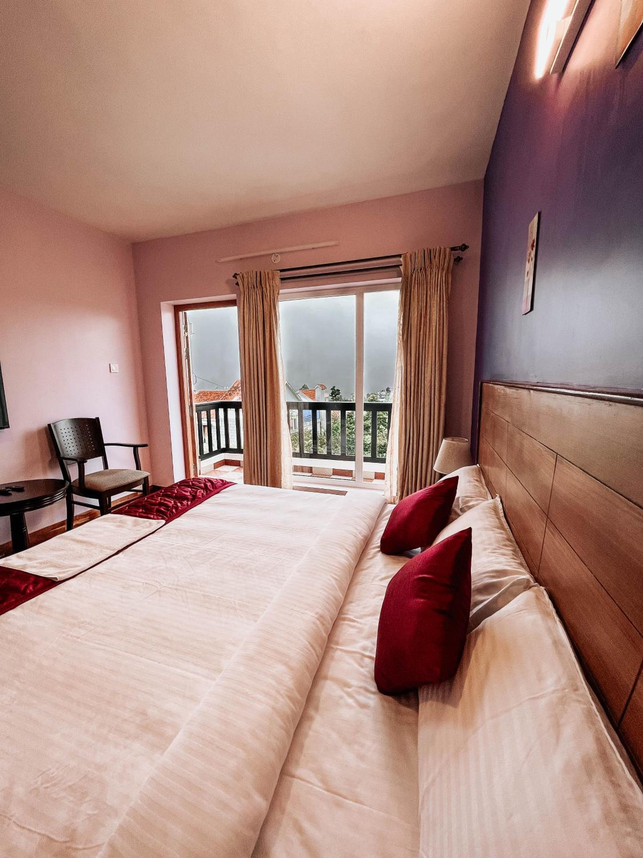 Deluxe King Room - Photo 3
