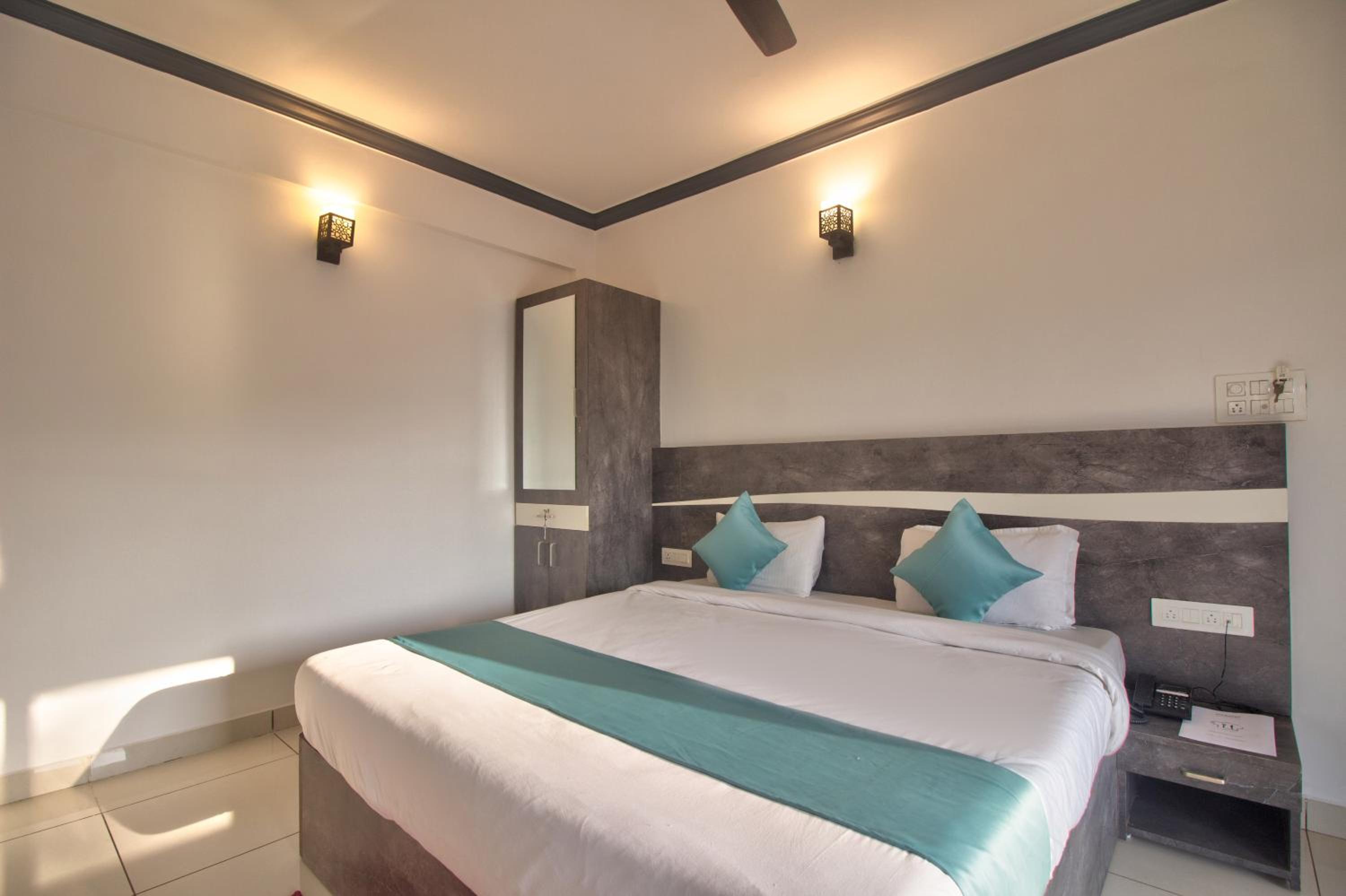 Deluxe Double Room with Balcony and Sea View - Photo 1