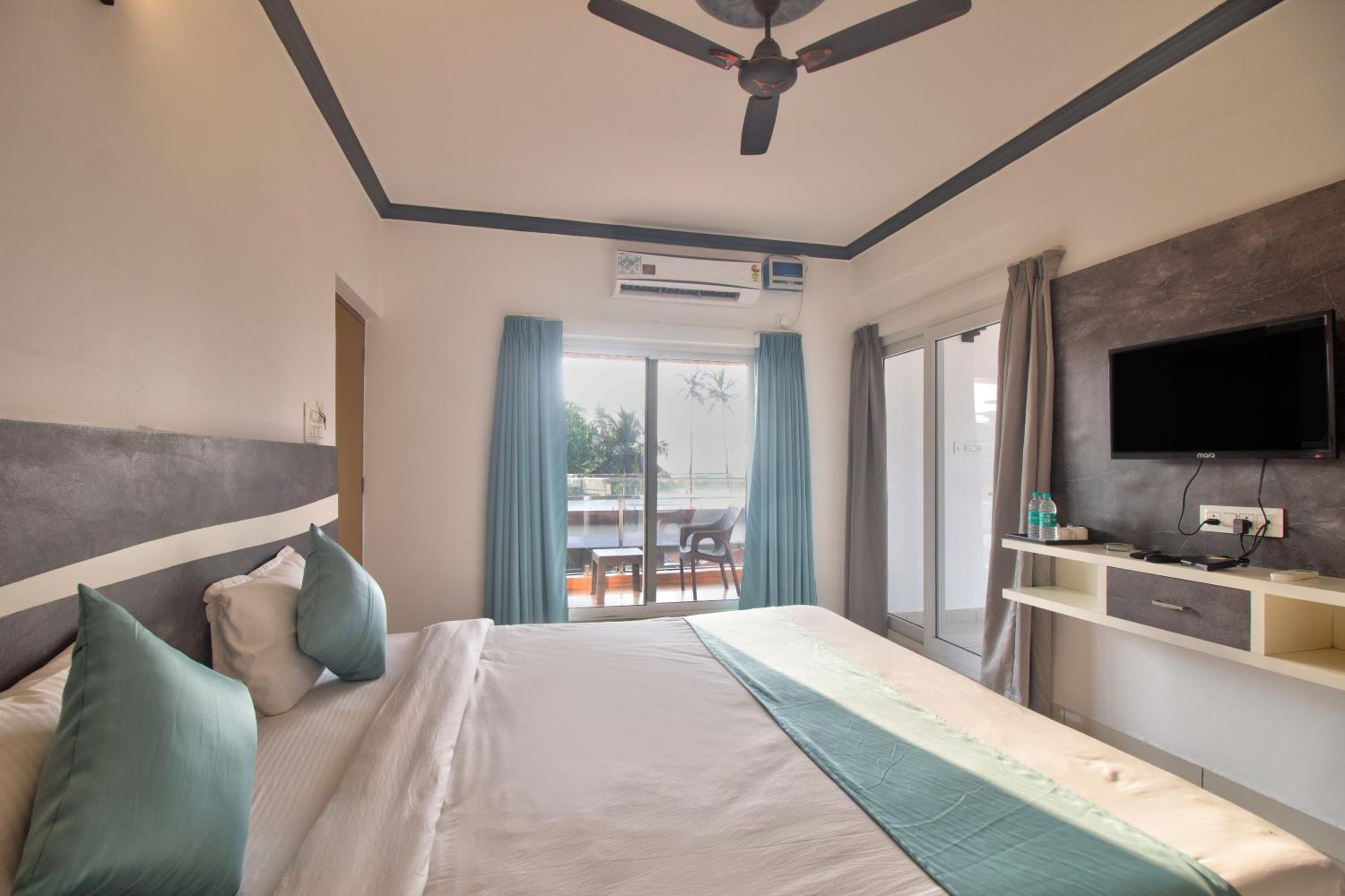 Deluxe Double Room with Balcony and Sea View - Photo 6