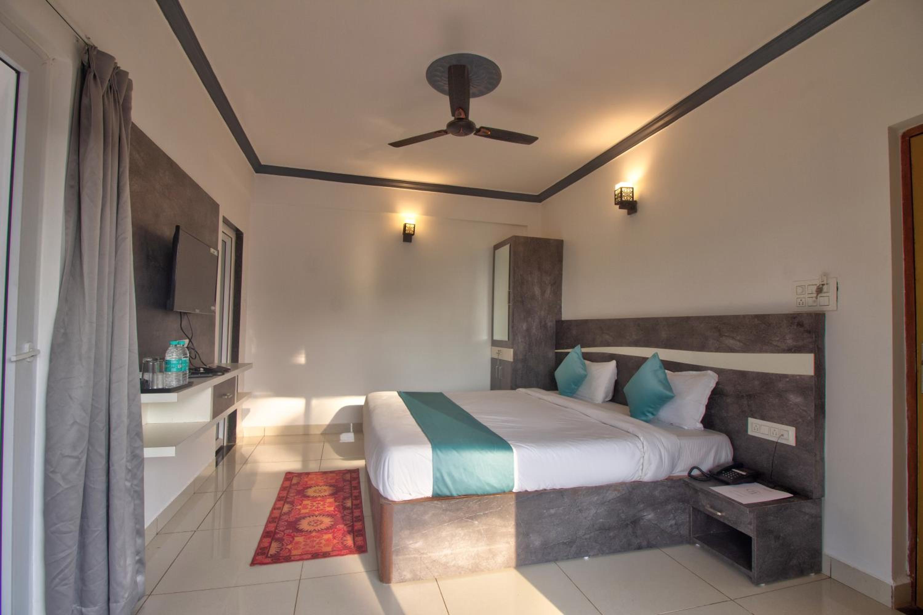 Deluxe Double Room with Balcony and Sea View - Photo 9