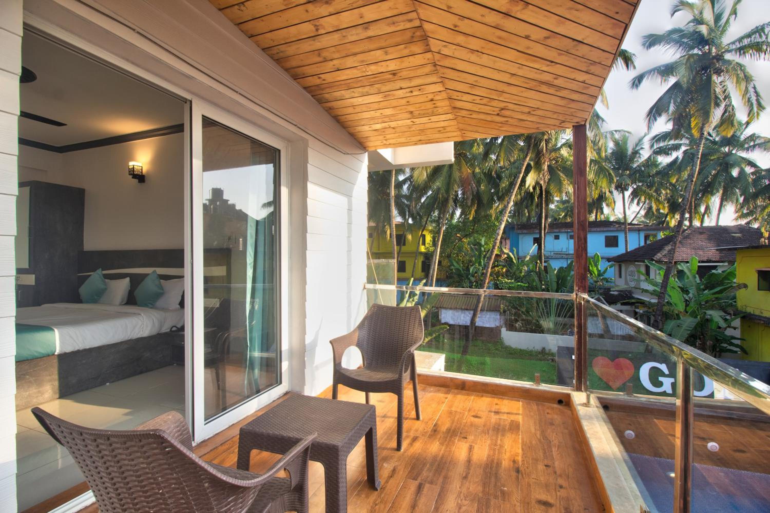 Deluxe Double Room with Balcony and Sea View - Photo 10