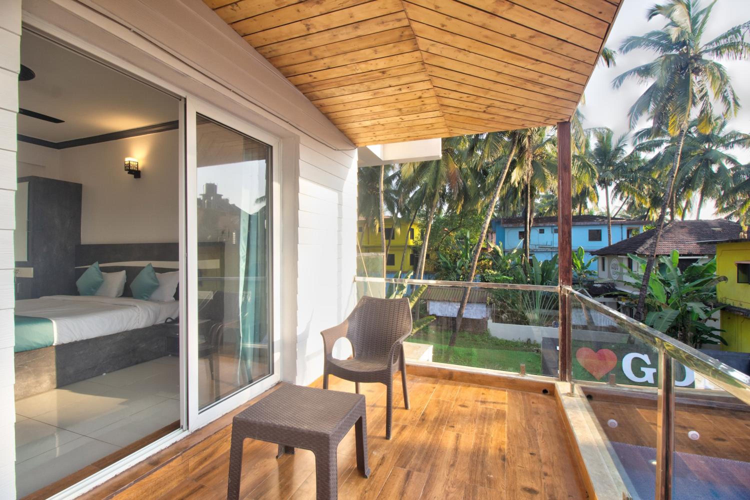 Deluxe Double Room with Balcony and Sea View - Photo 4