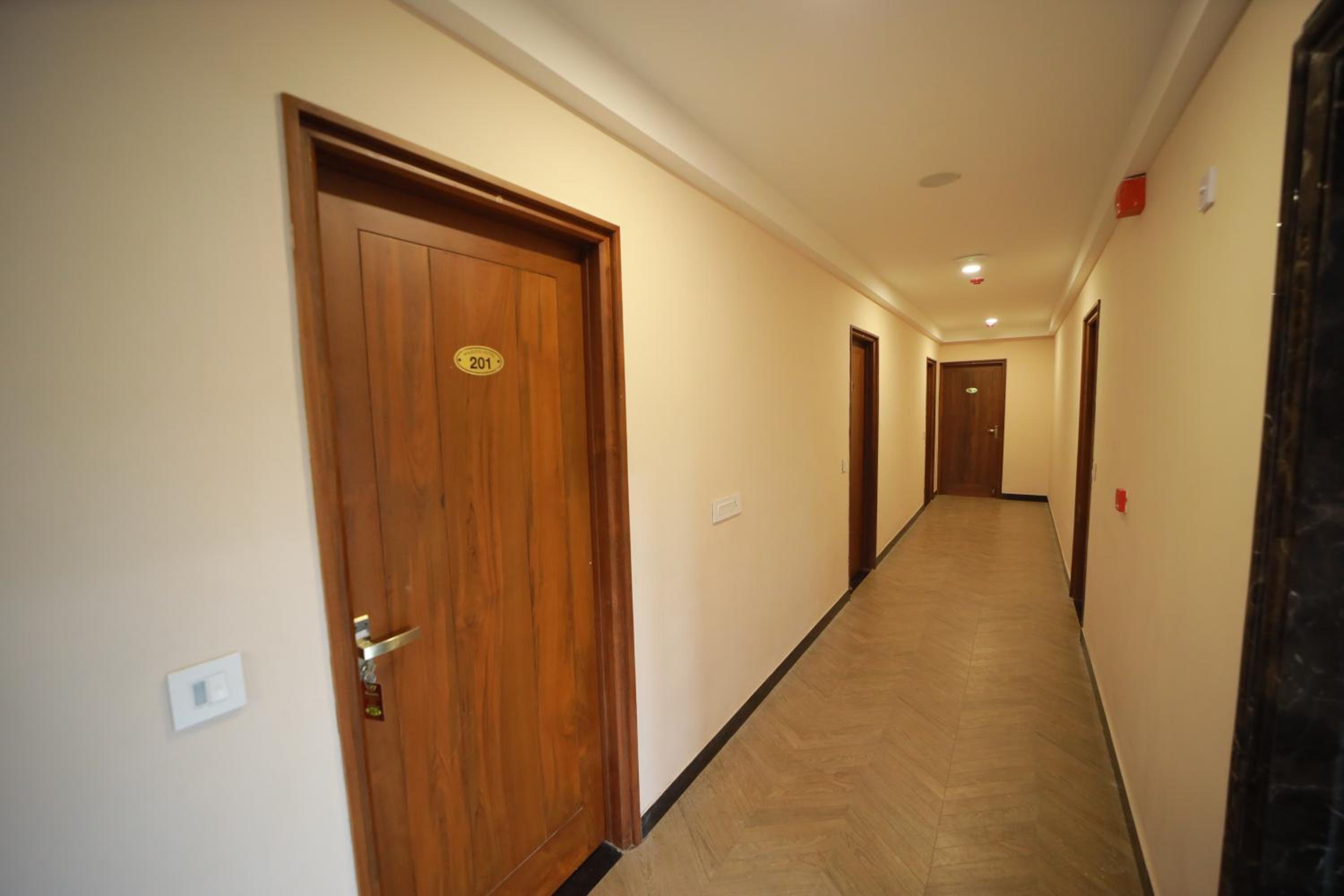 Standard Double Room - Photo 8