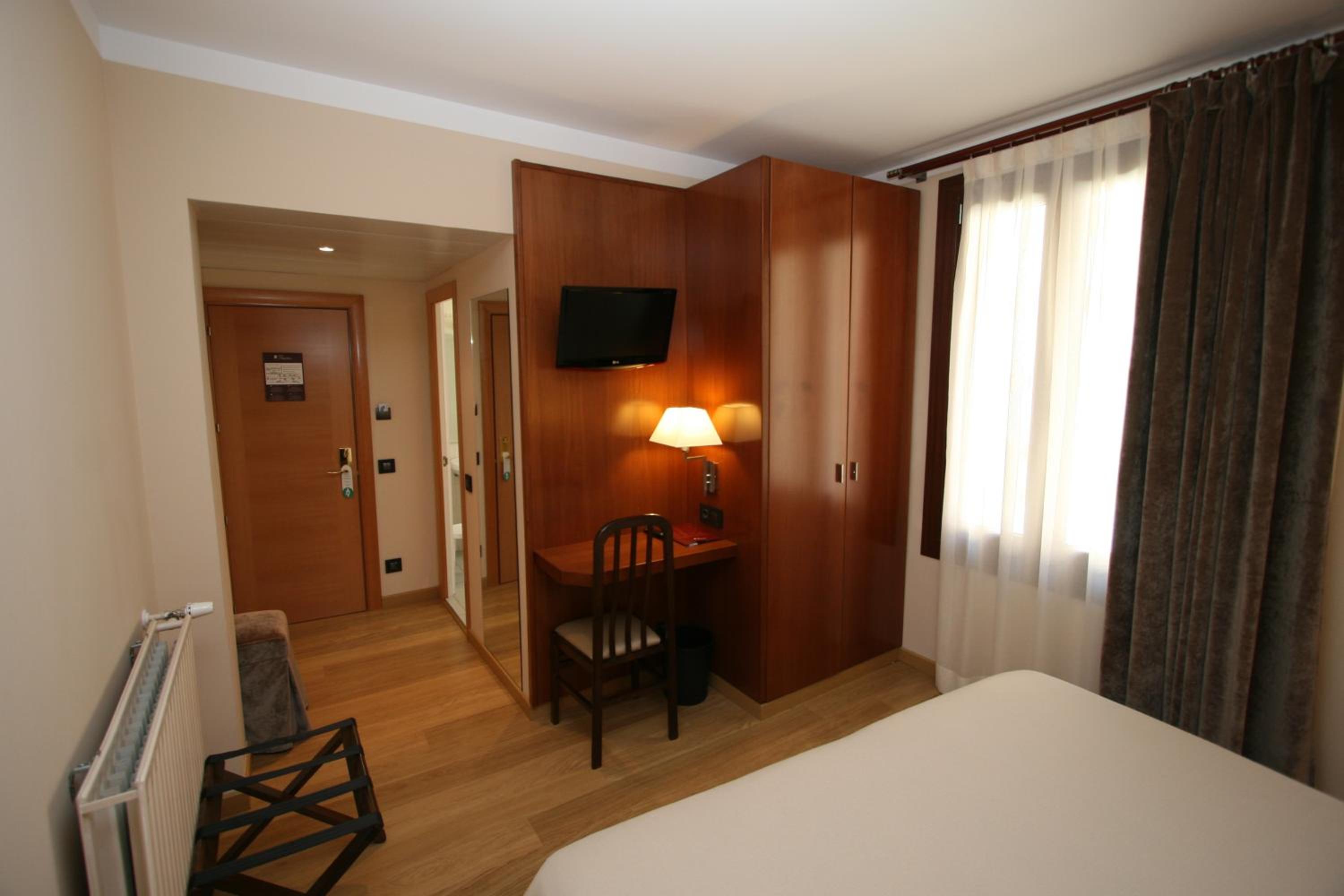 Double or Twin Room photo 3