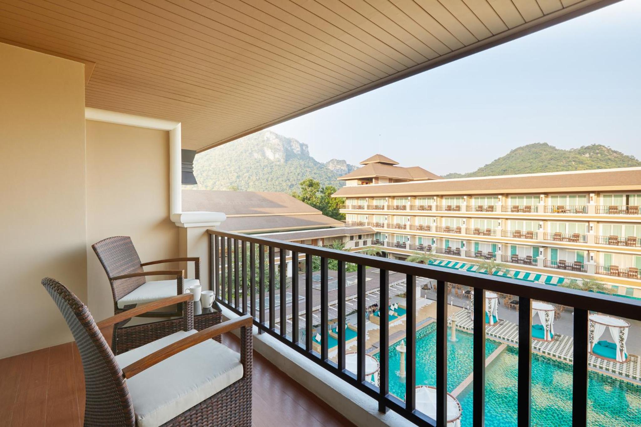 Grand Deluxe Pool View Twin photo 2