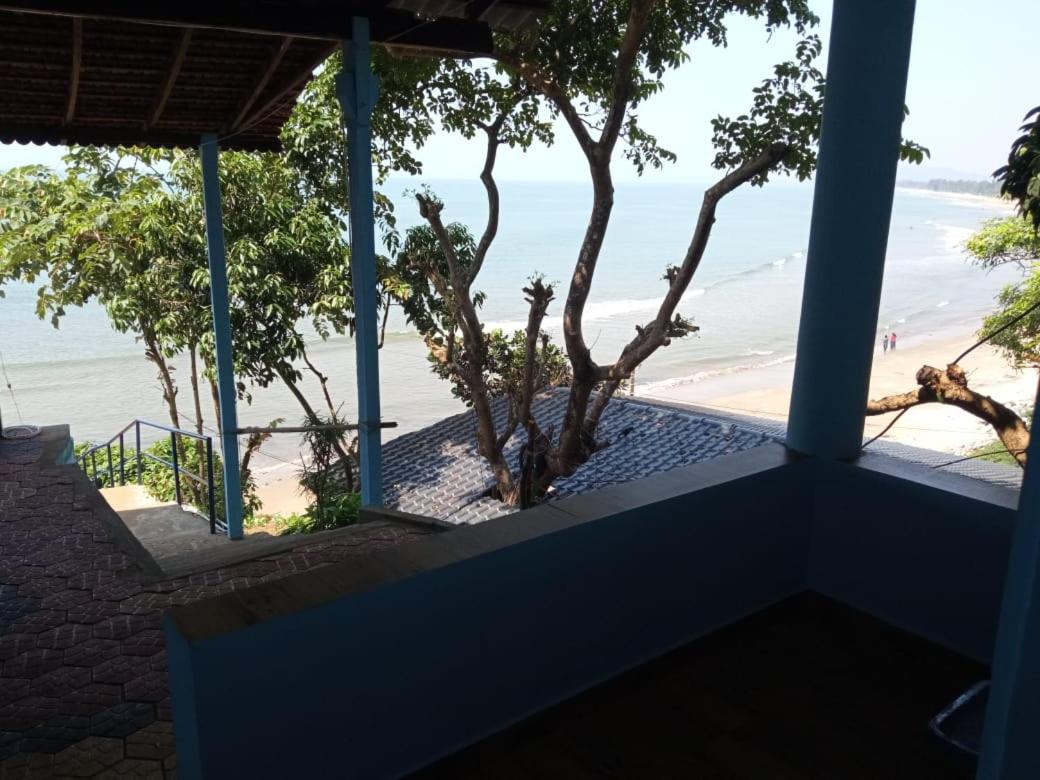 Standard Double or Twin Room with Sea View - Photo 11