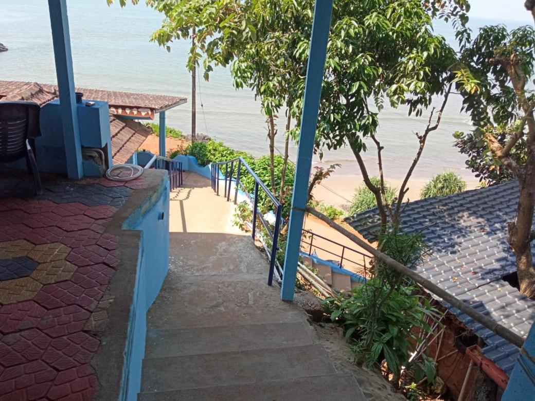 Standard Double or Twin Room with Sea View - Photo 12