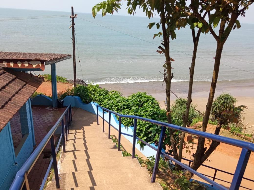 Standard Double or Twin Room with Sea View - Photo 3