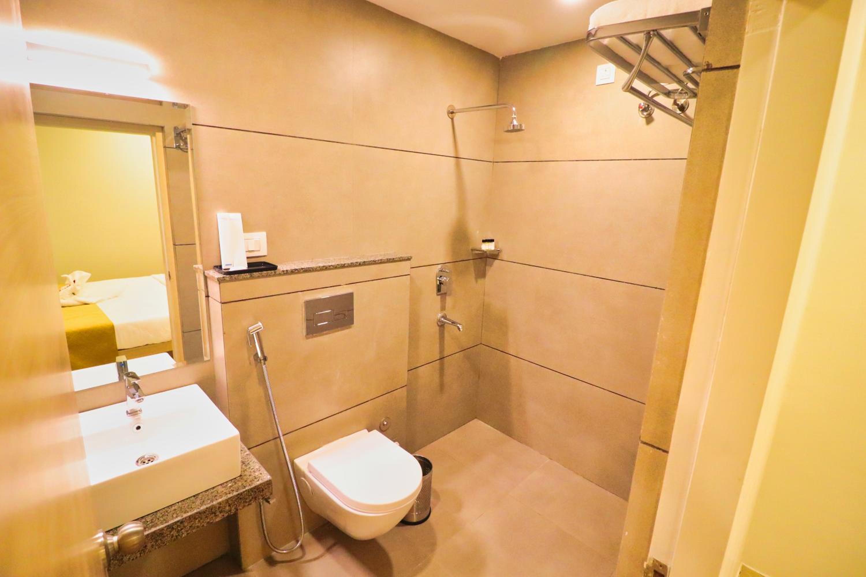 Superior Double Room: 15% off on F&B and Laundry, Early check-in upto 3 hrs   photo 2