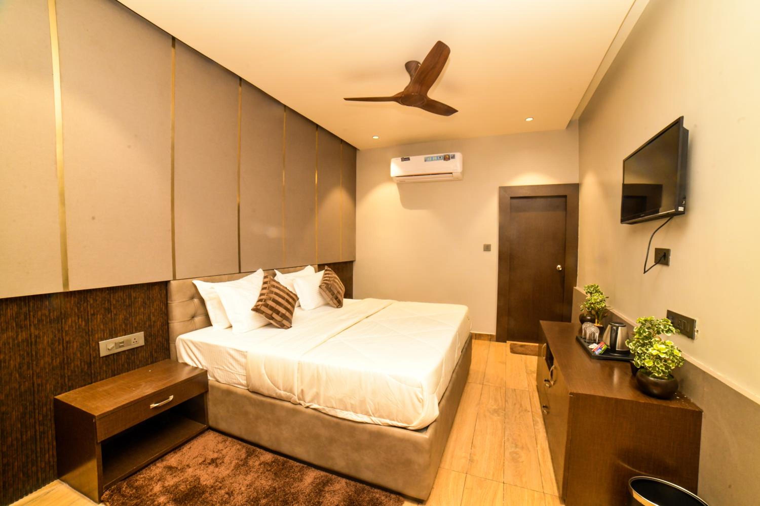 King Room with Garden View - Photo 6