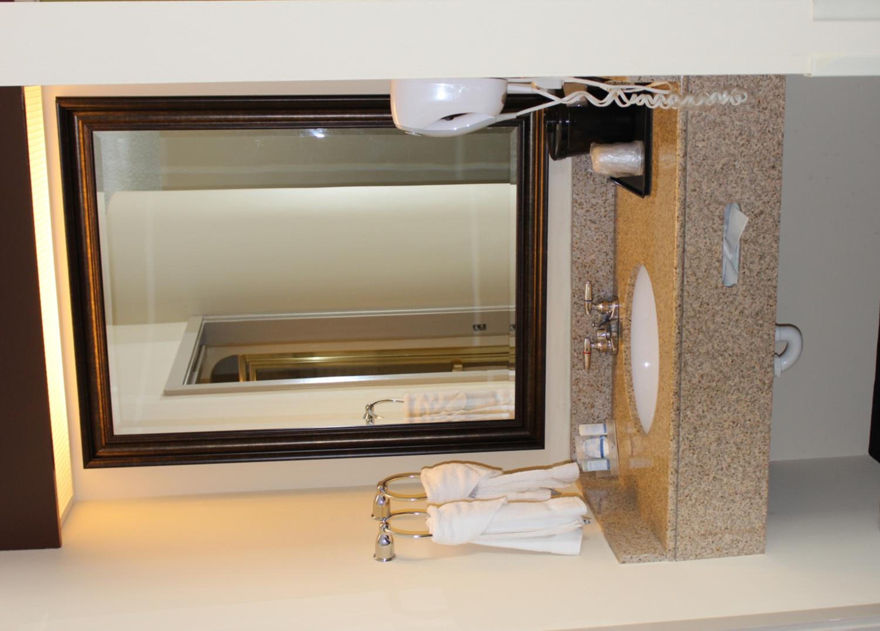 Queen Room - Disability Access/Non-Smoking - Photo 3