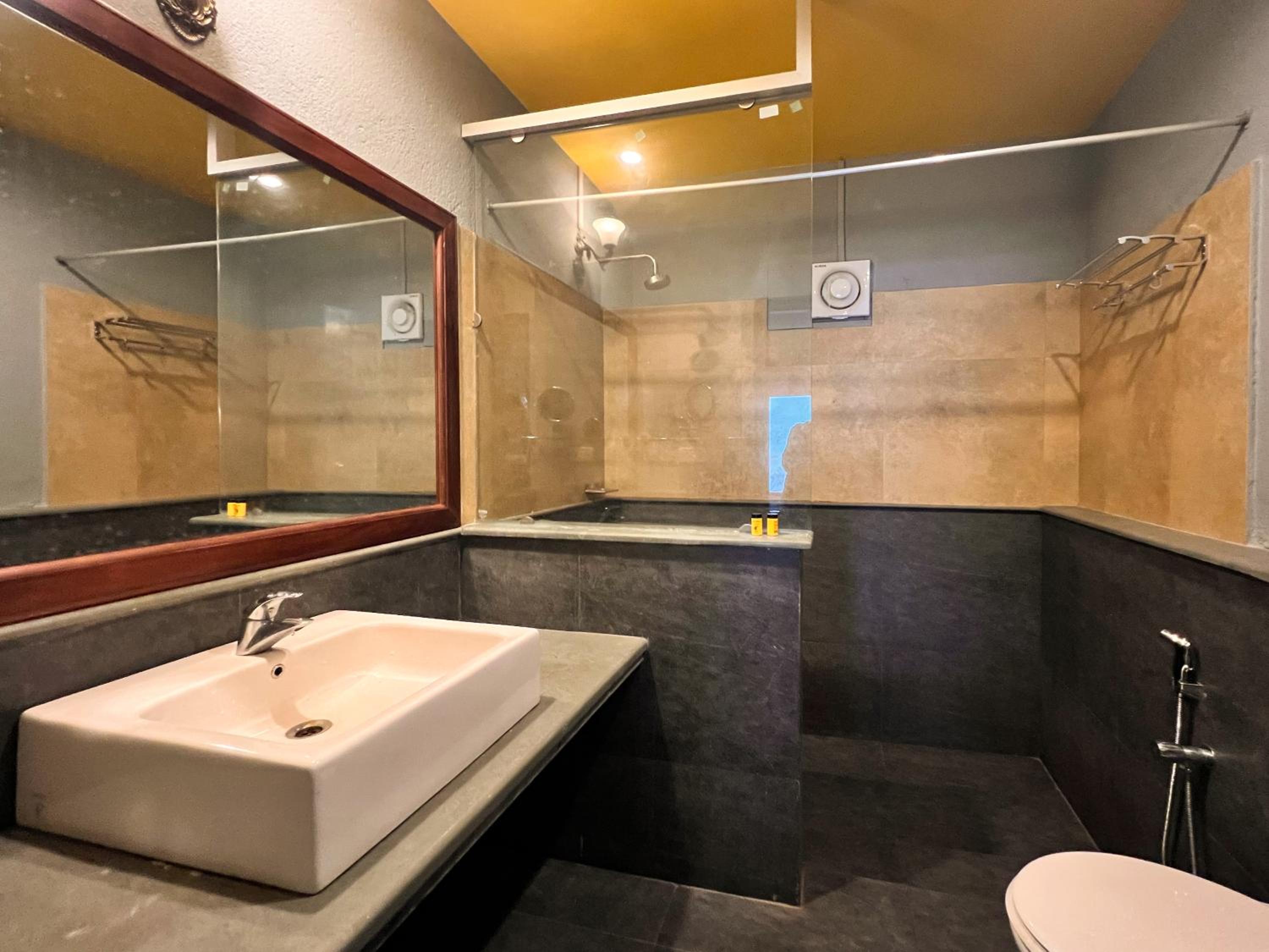Deluxe Double Room with Balcony and Valley View - Photo 3