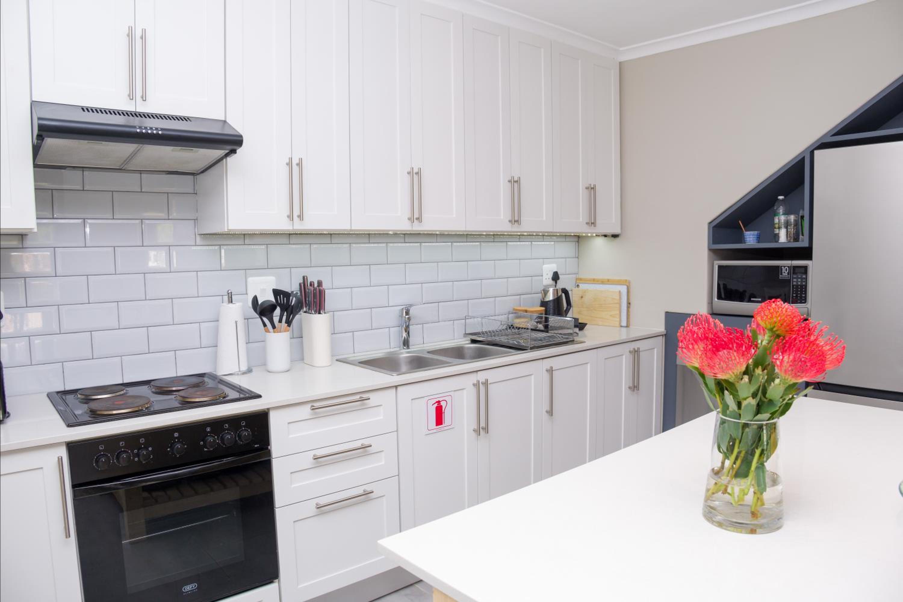 Two-Bedroom House - Photo 10