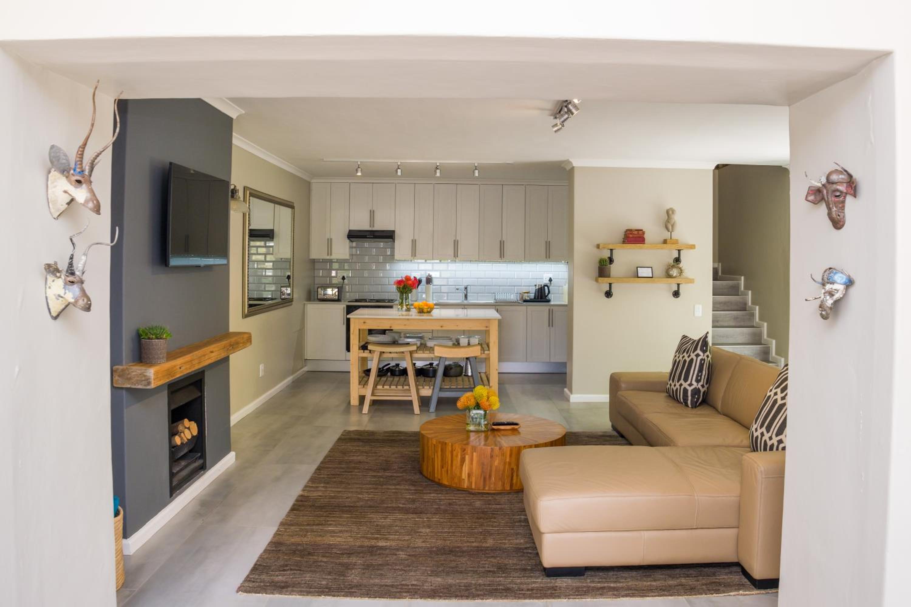 Two-Bedroom House - Photo 3