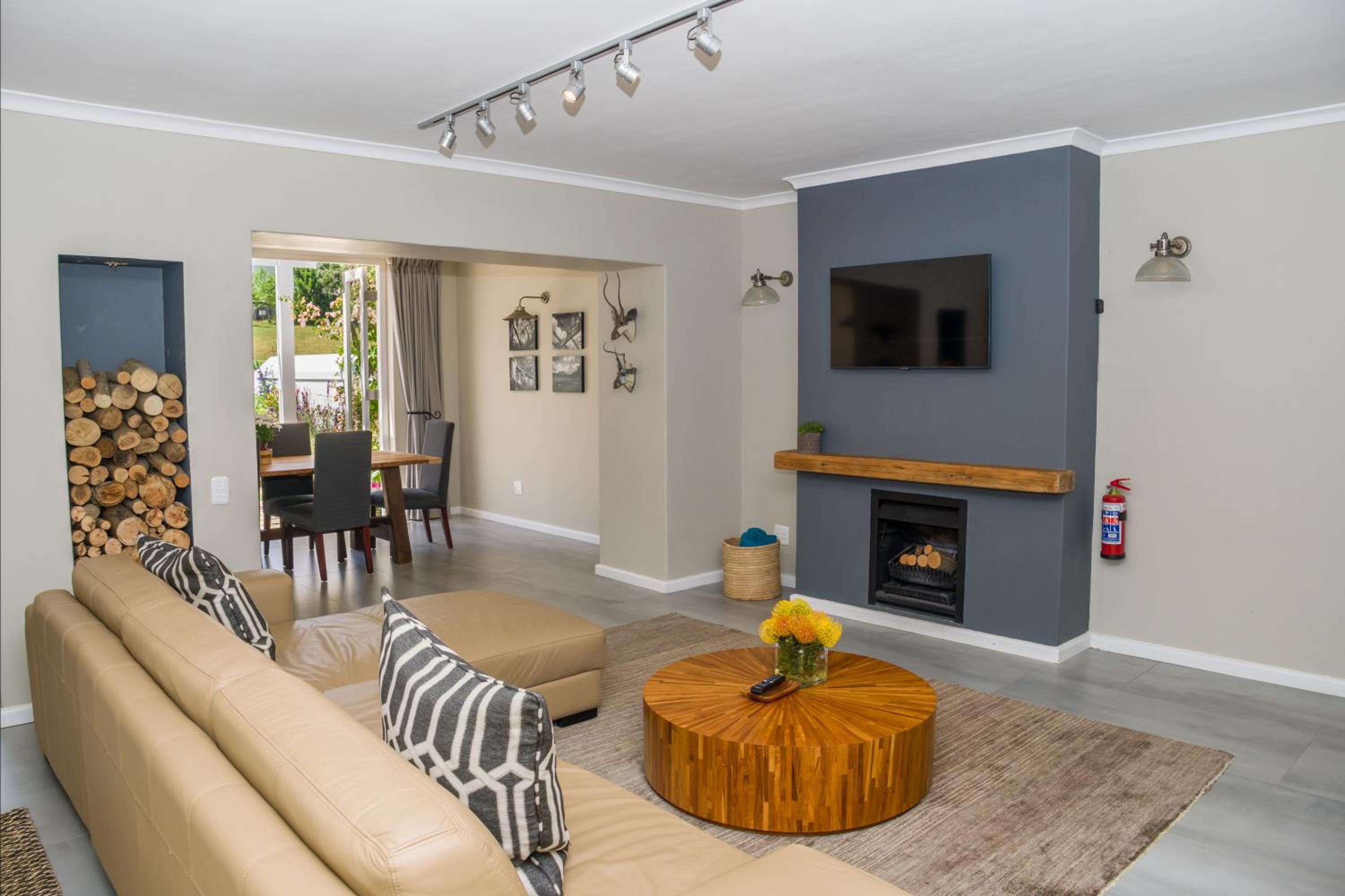 Two-Bedroom House - Photo 9