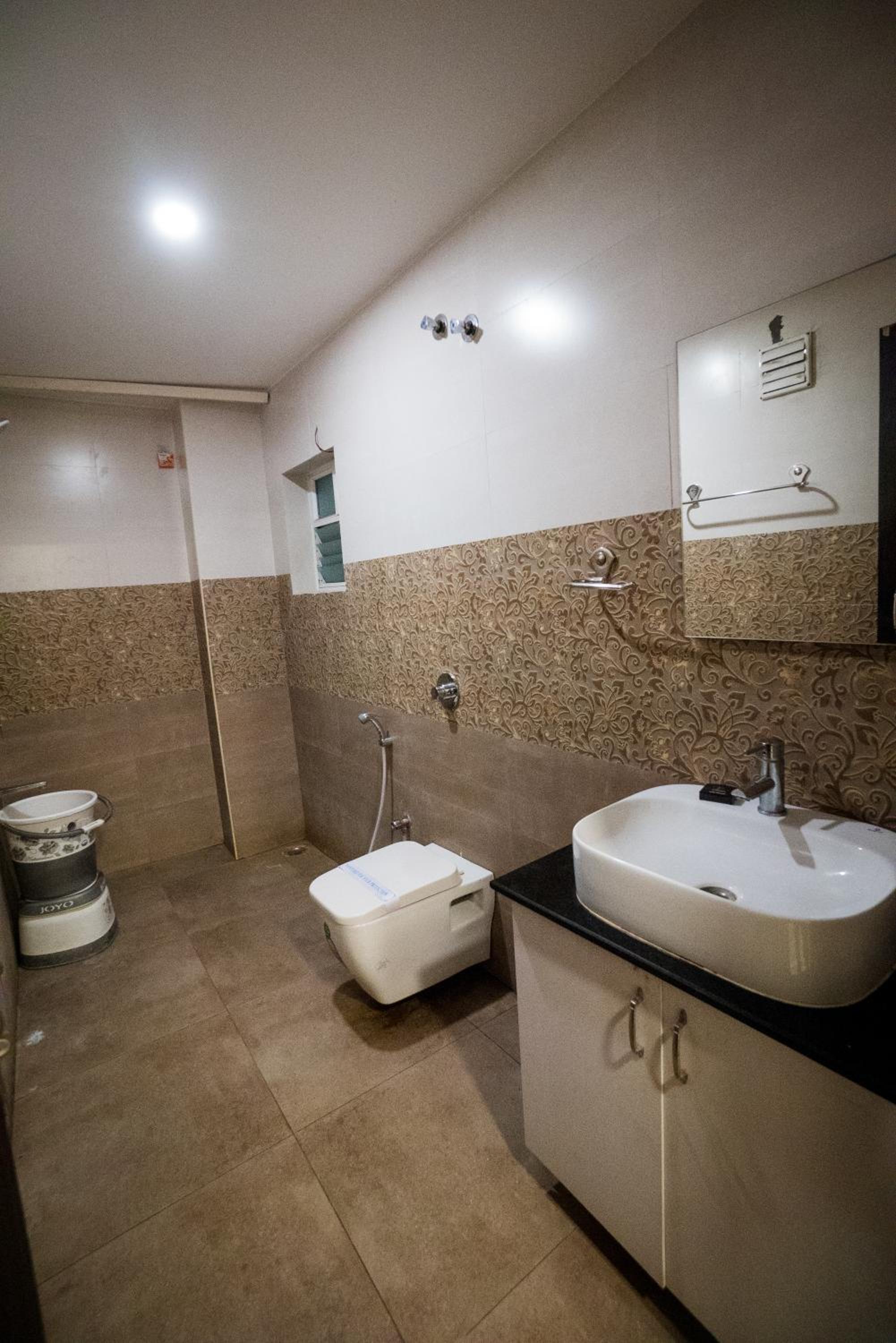 Deluxe Room (2 Adults + 1 Child) - Photo 3