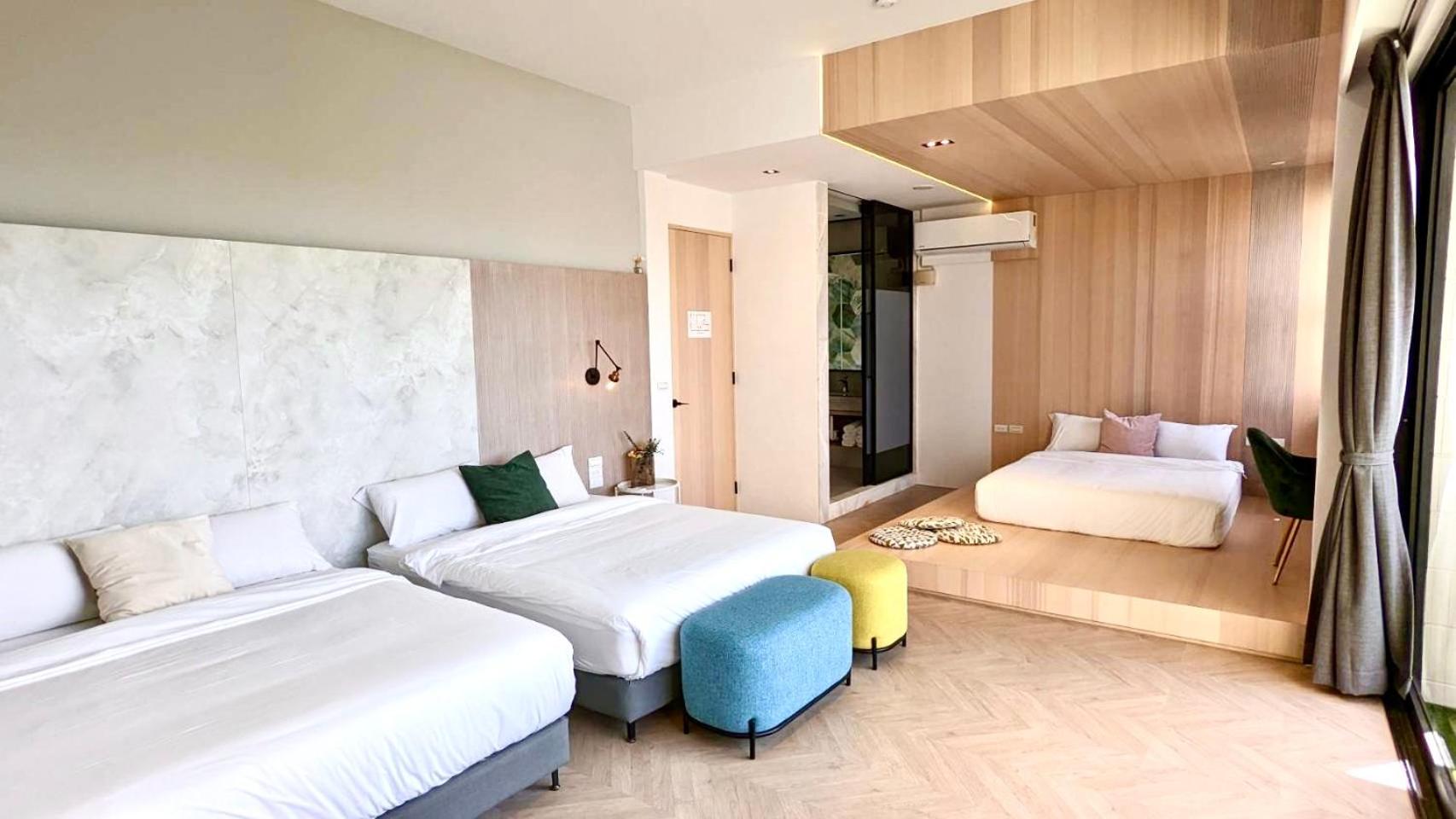 Family Room with Balcony photo 3