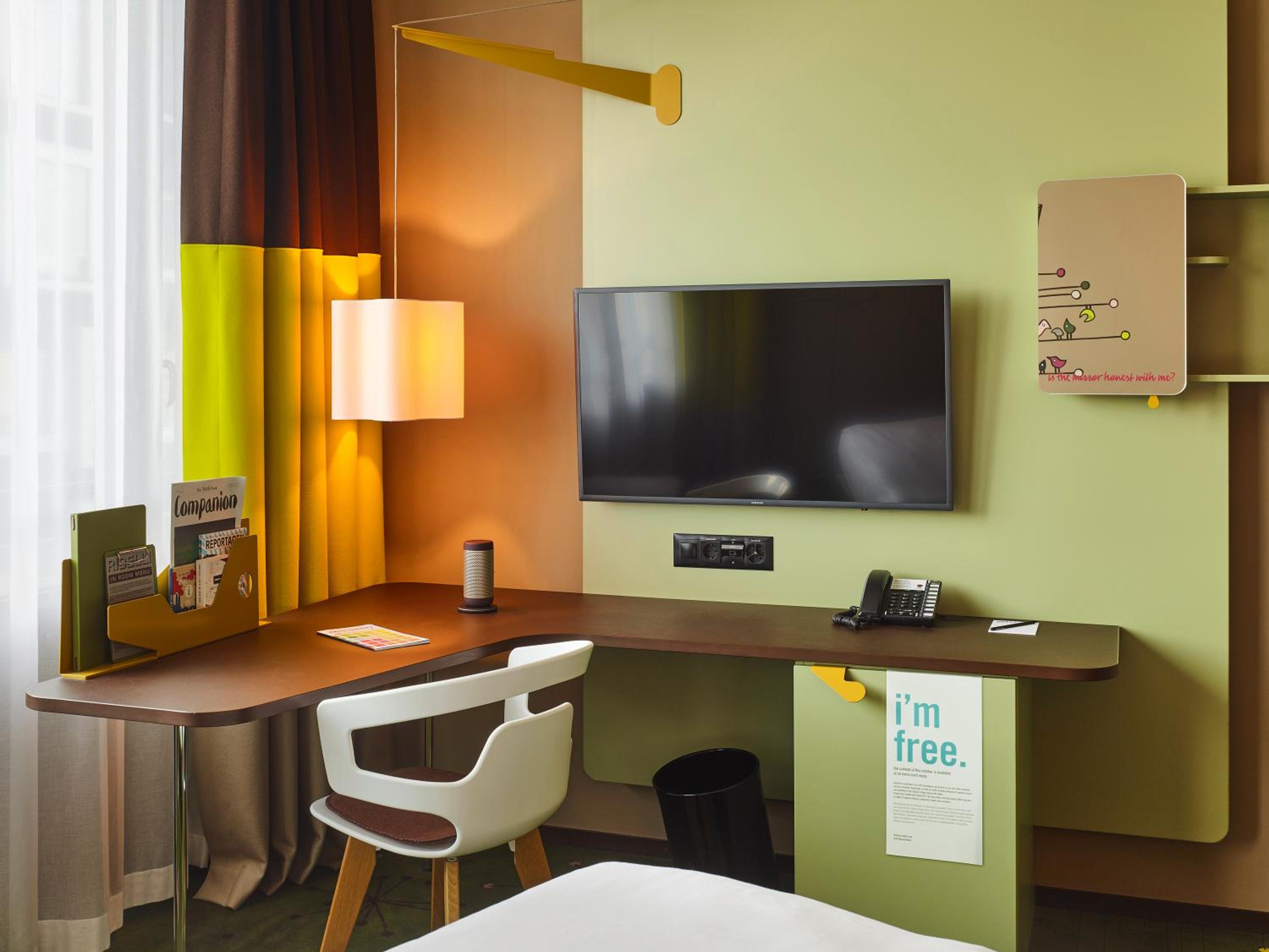 Medium Room - Photo 2