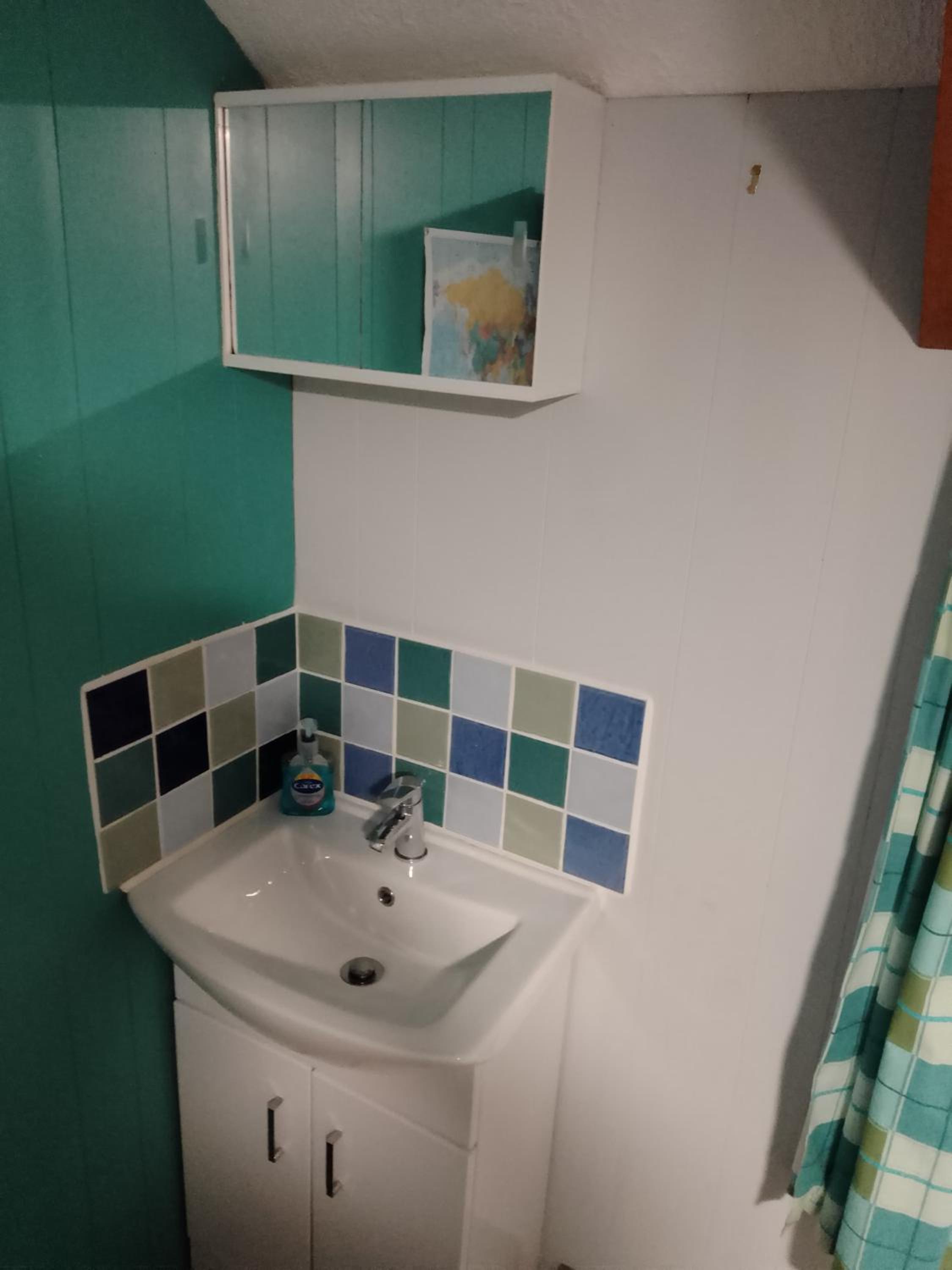 Budget Twin Room photo 2