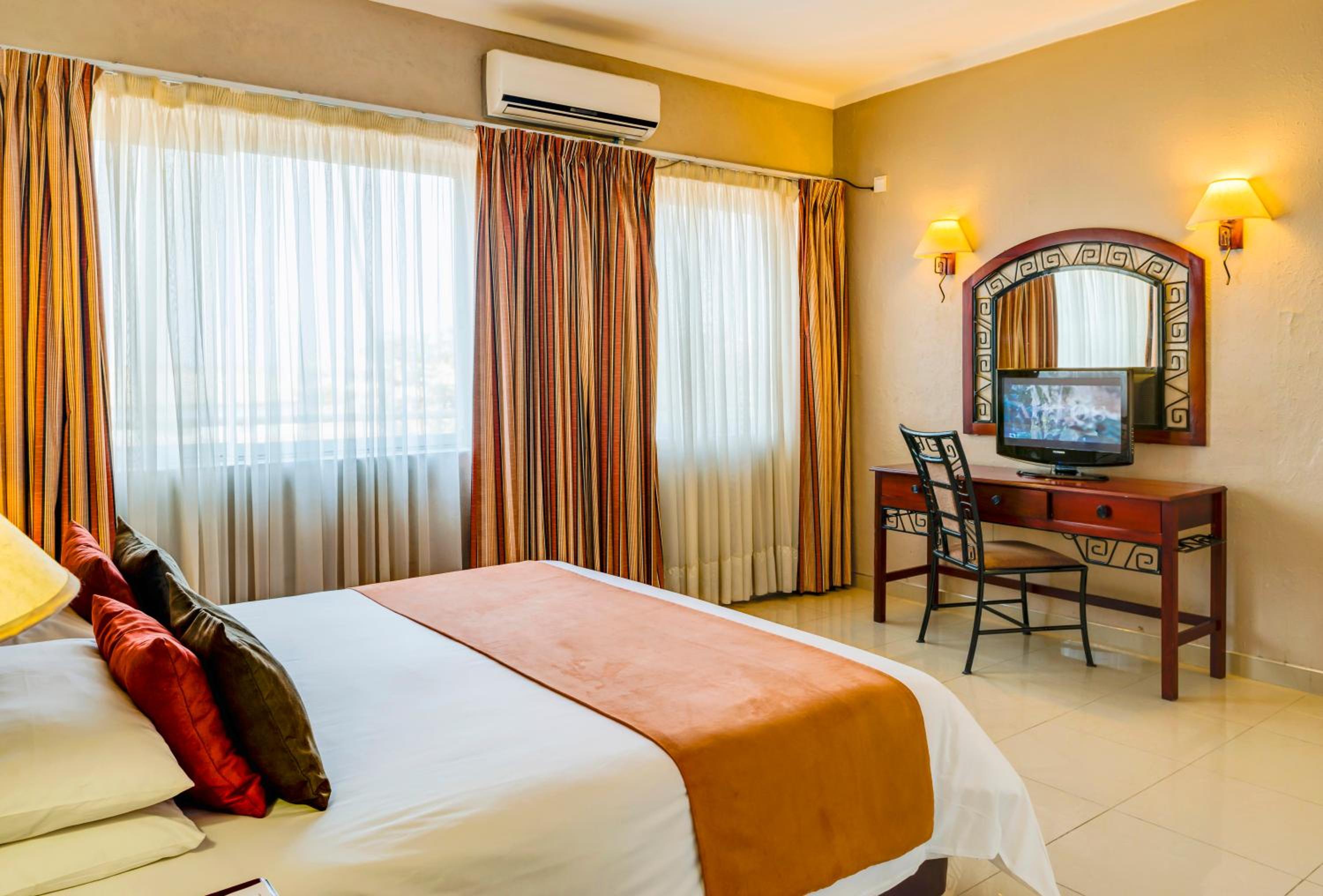 Standard Twin Room - Photo 3