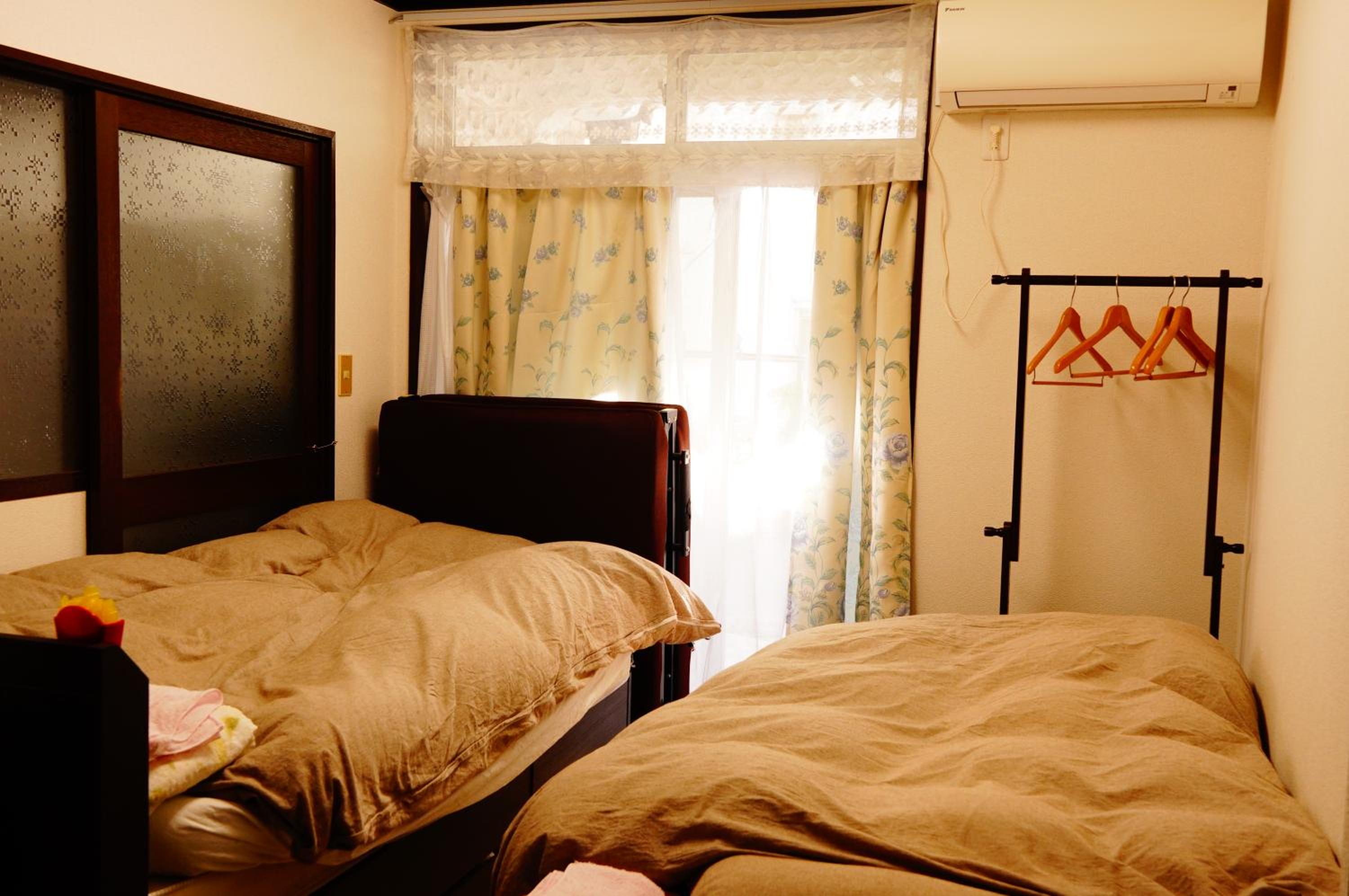 Standard Twin Room with Shared Bathroom photo 1