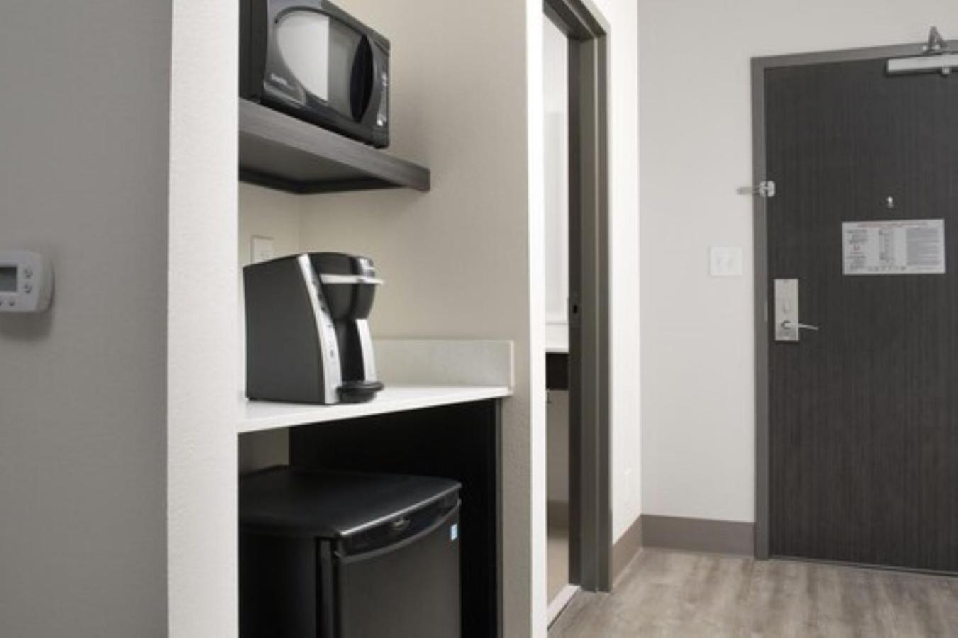 Queen Suite with Two Queen Beds - Mobility Accessible