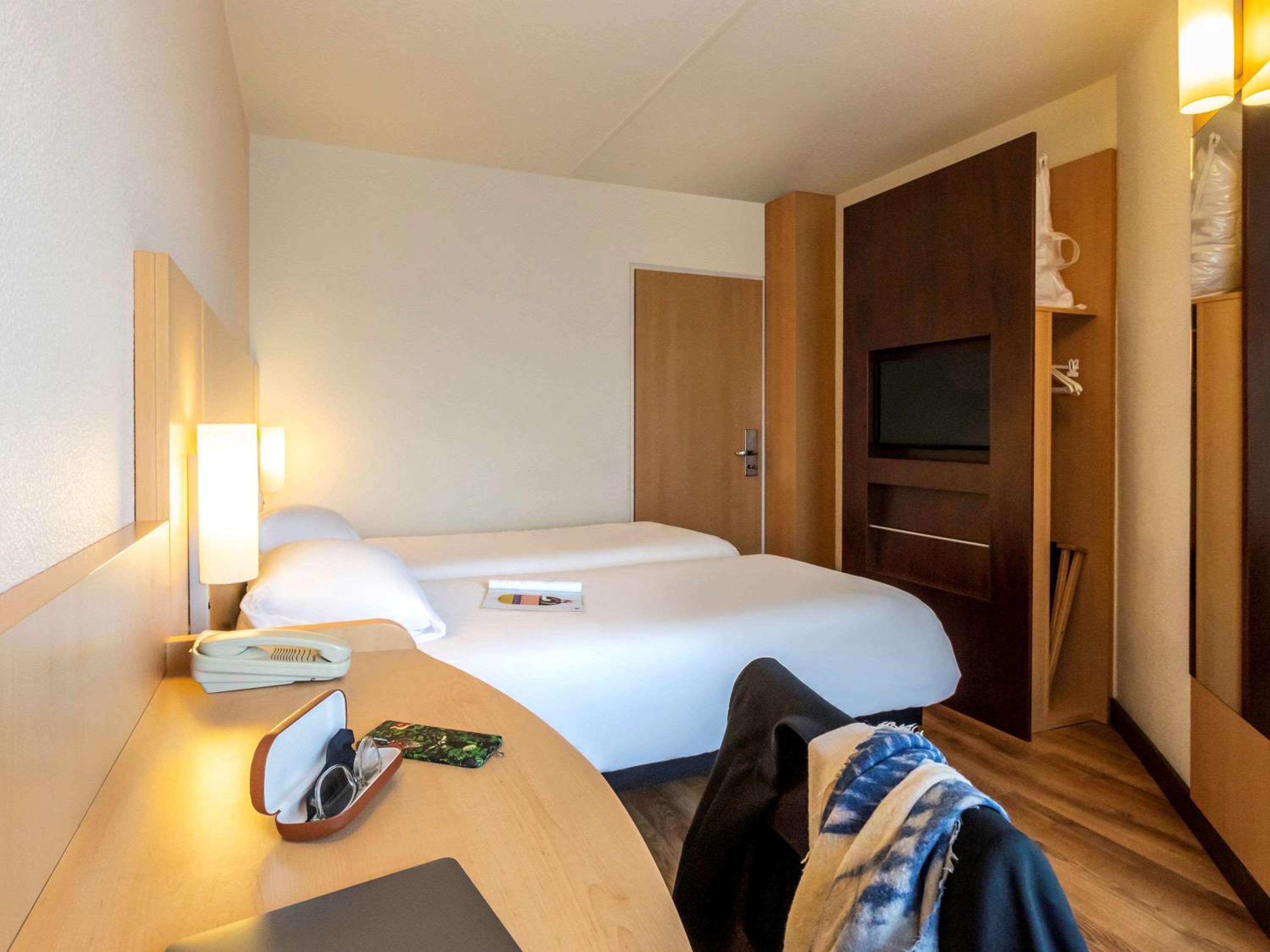 Standard Twin Room - Photo 5
