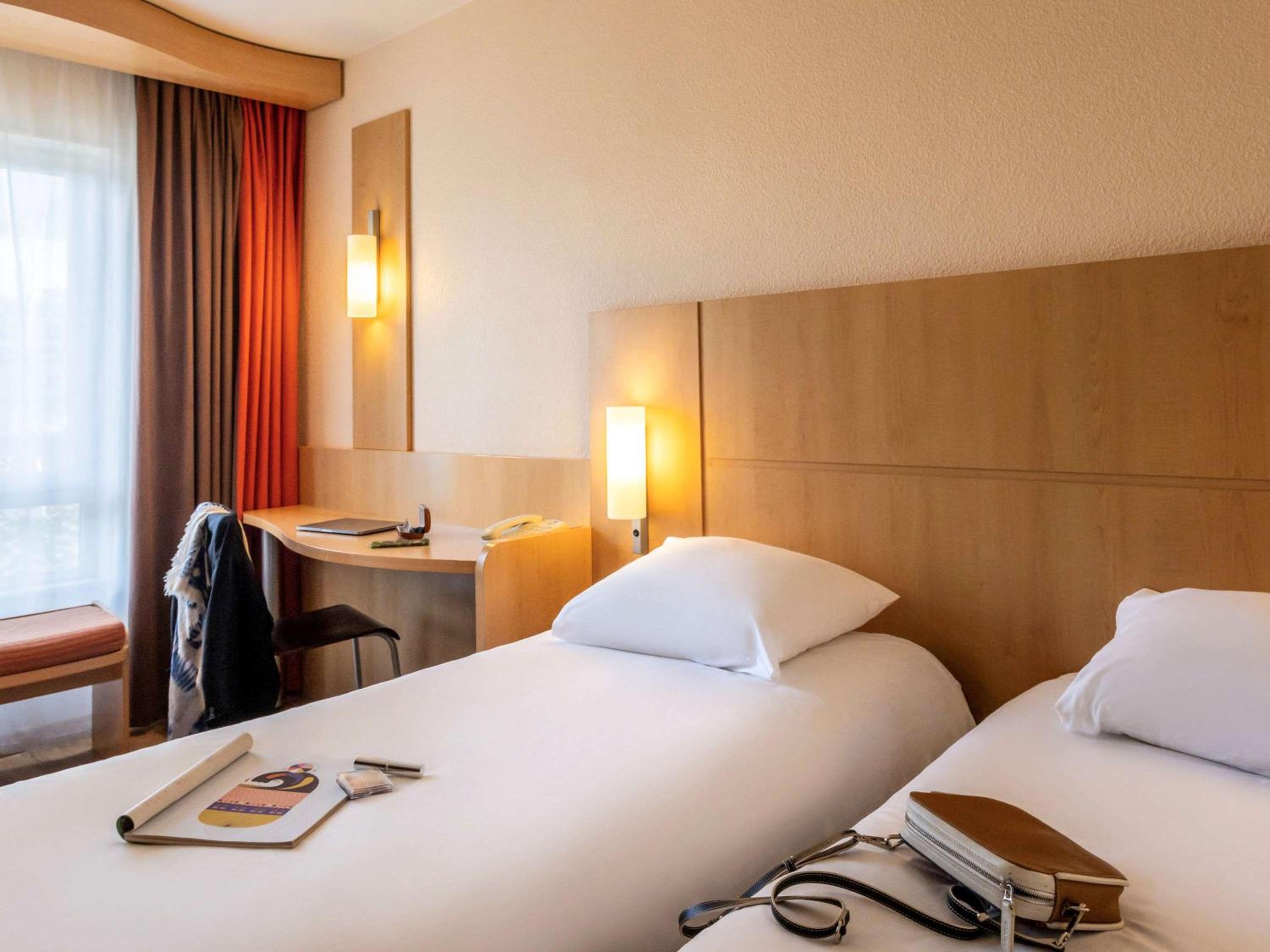 Standard Twin Room - Photo 3