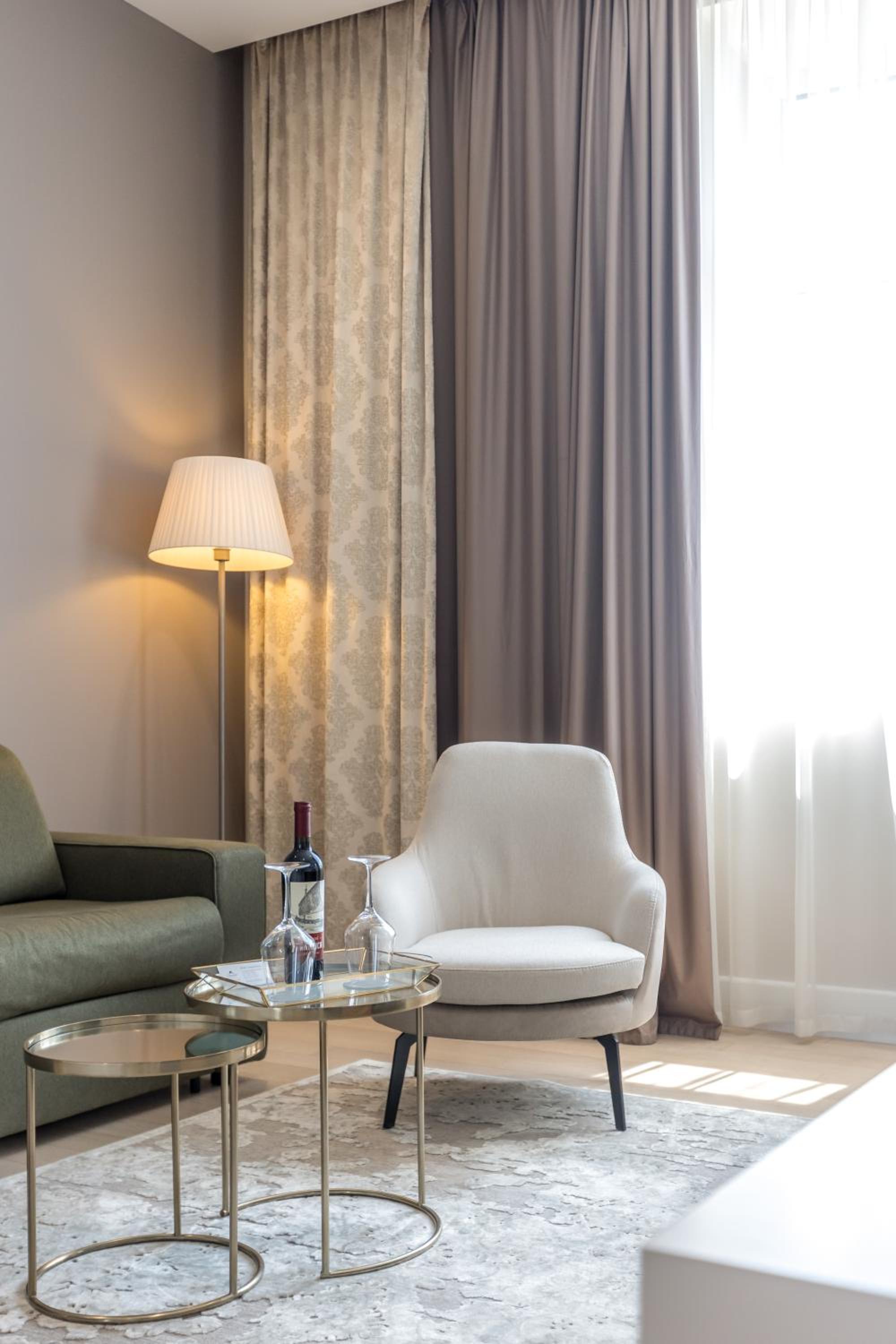 Superior King Suite photo 2