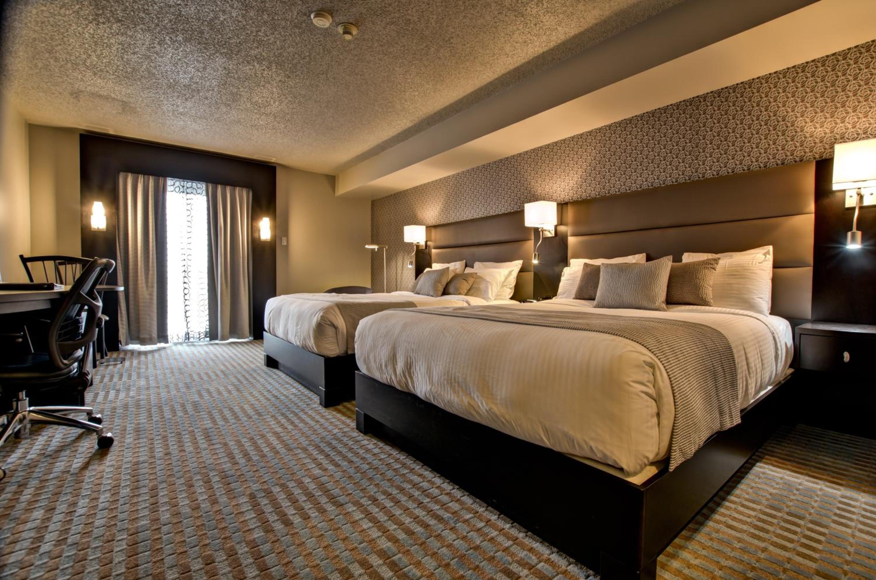 Queen Room with Two Queen Beds photo 1