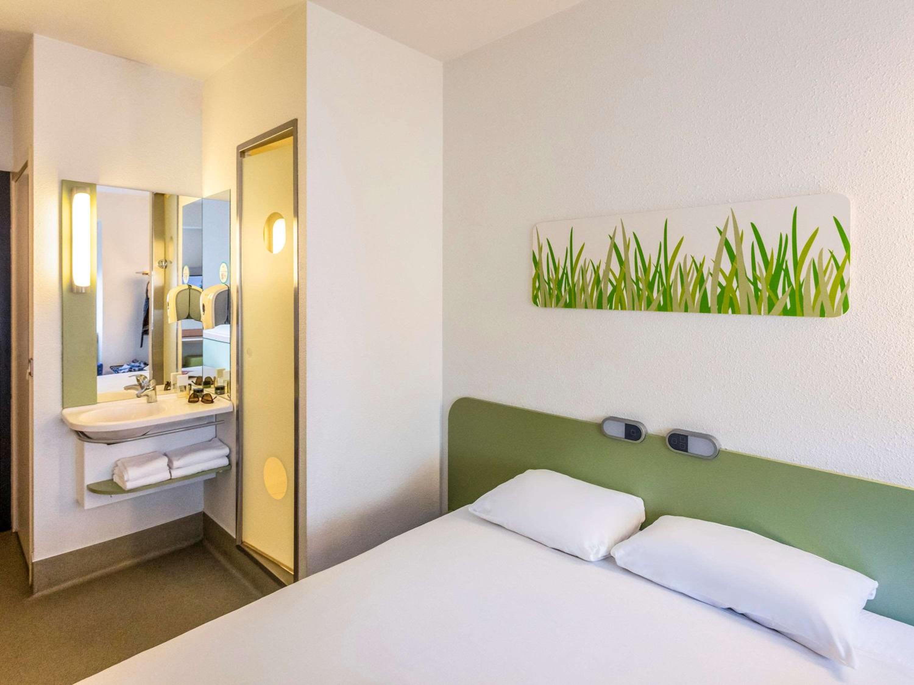 Standard Double Room - Photo 2