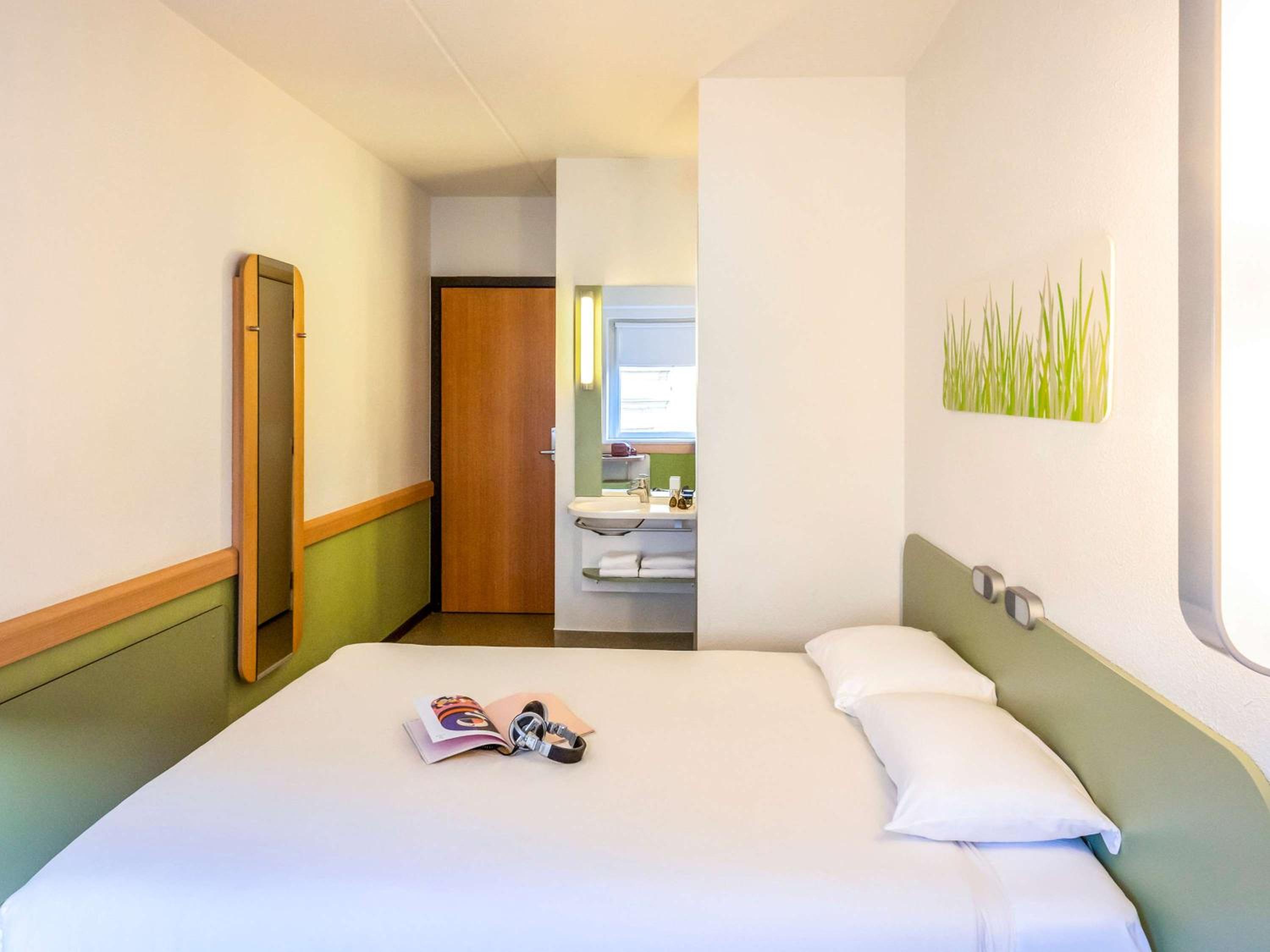 Standard Double Room - Photo 7
