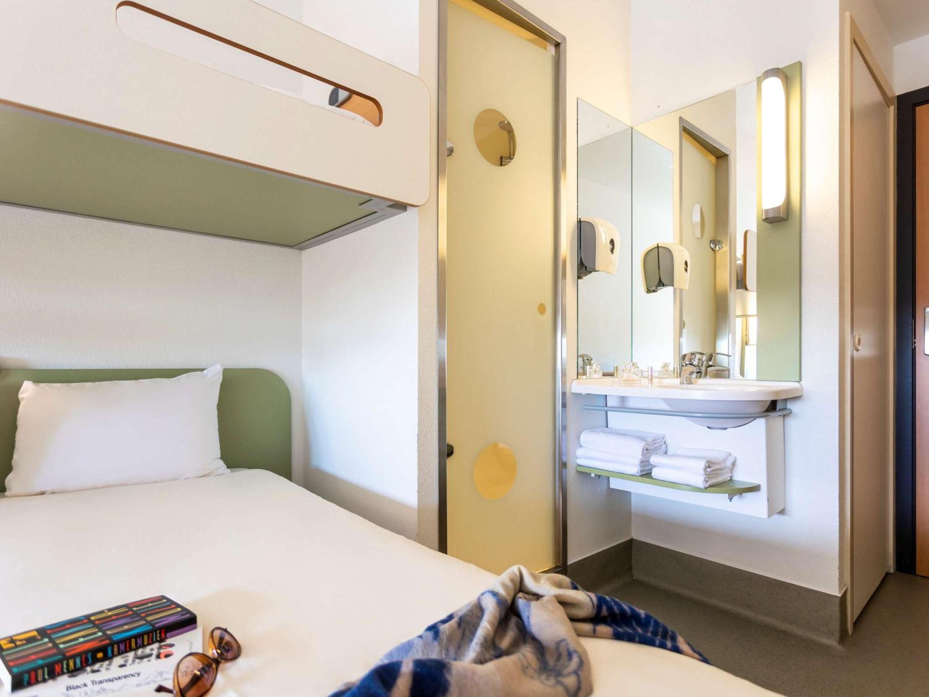 Standard Family Room with One Double Bed and One Bunk Bed - Photo 15