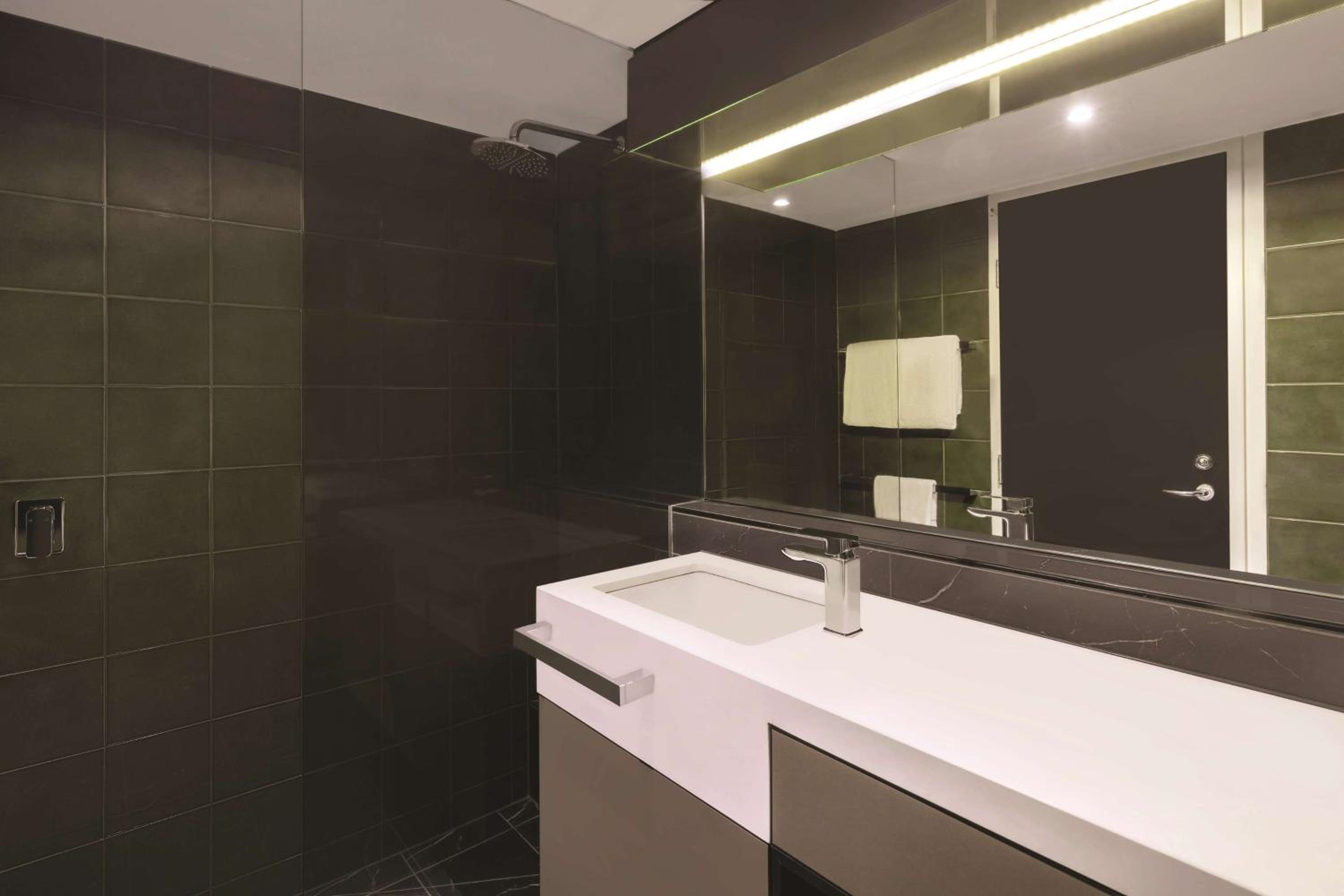 One-Bedroom Penthouse - Photo 3