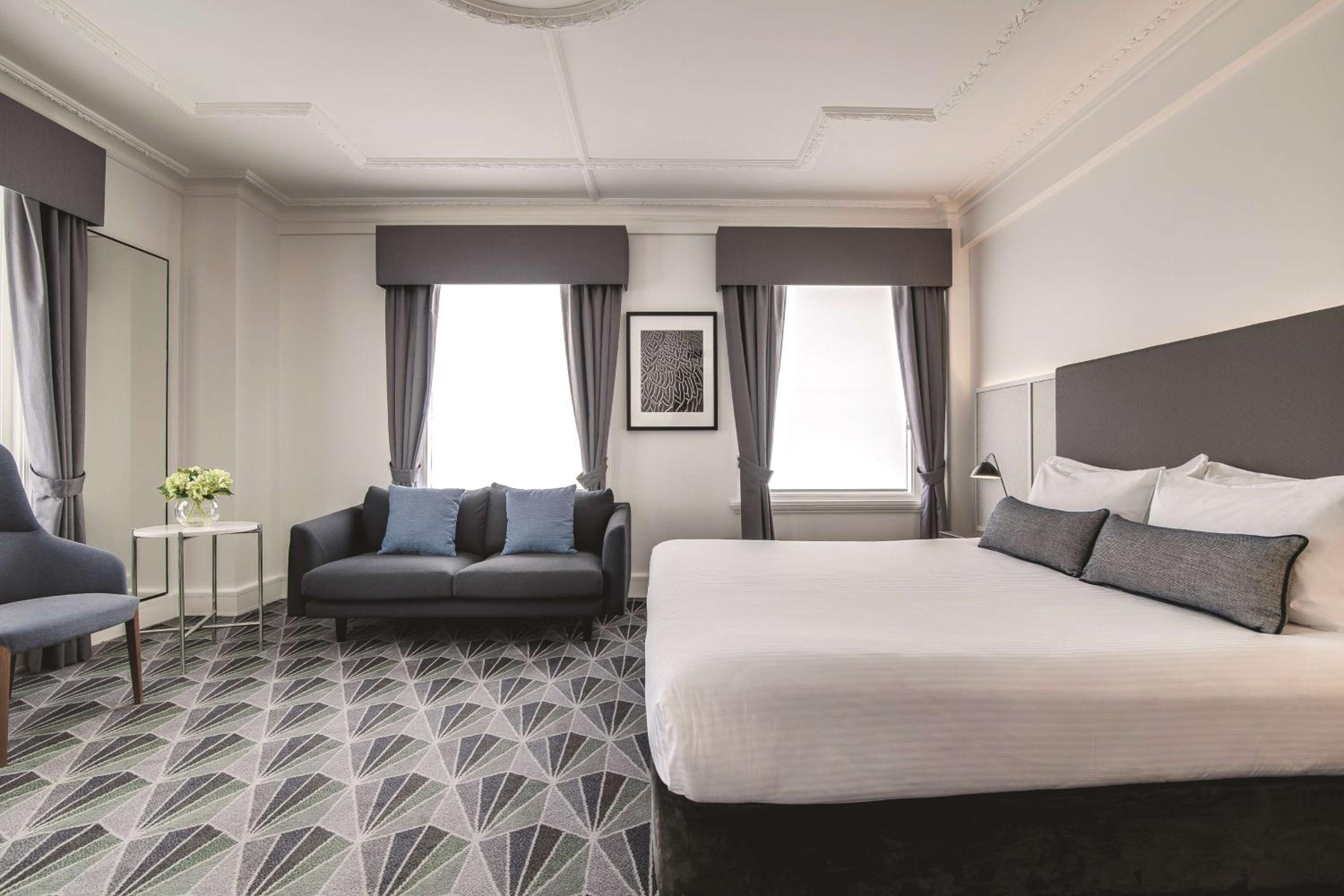 Corner Plaza King Room