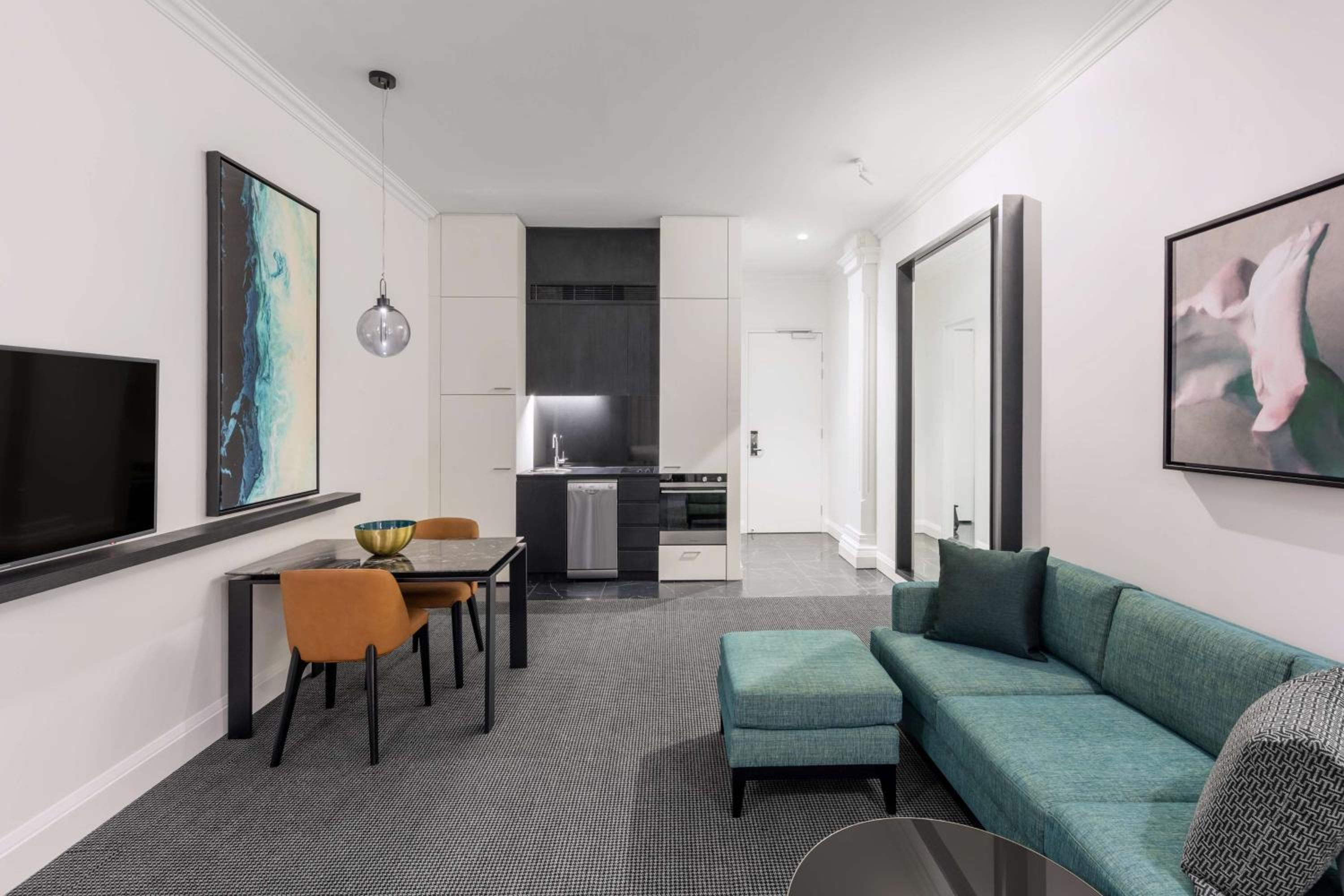 One-Bedroom Apartment thumbnail 6