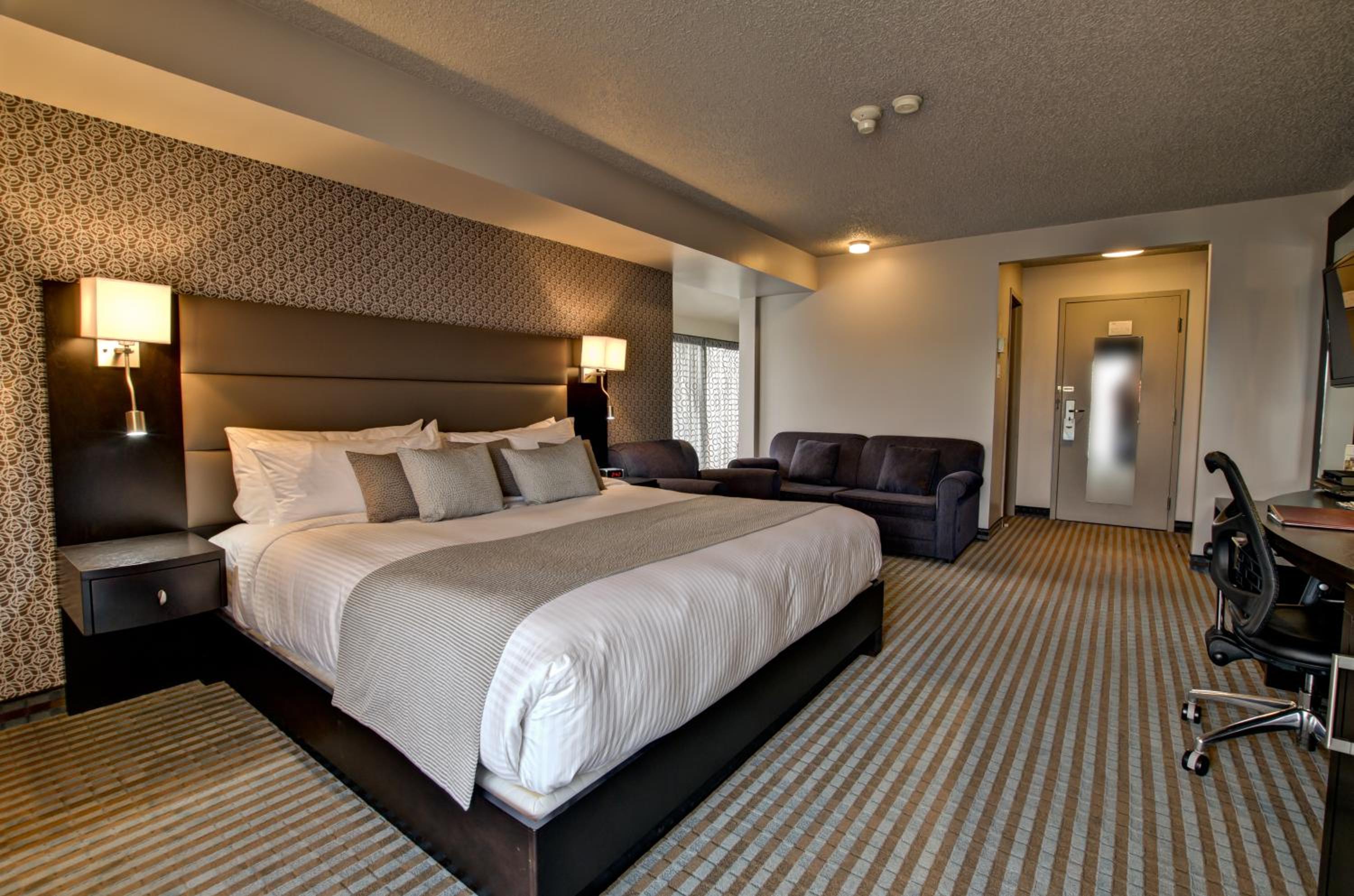 King Room with Sofa Bed photo 1