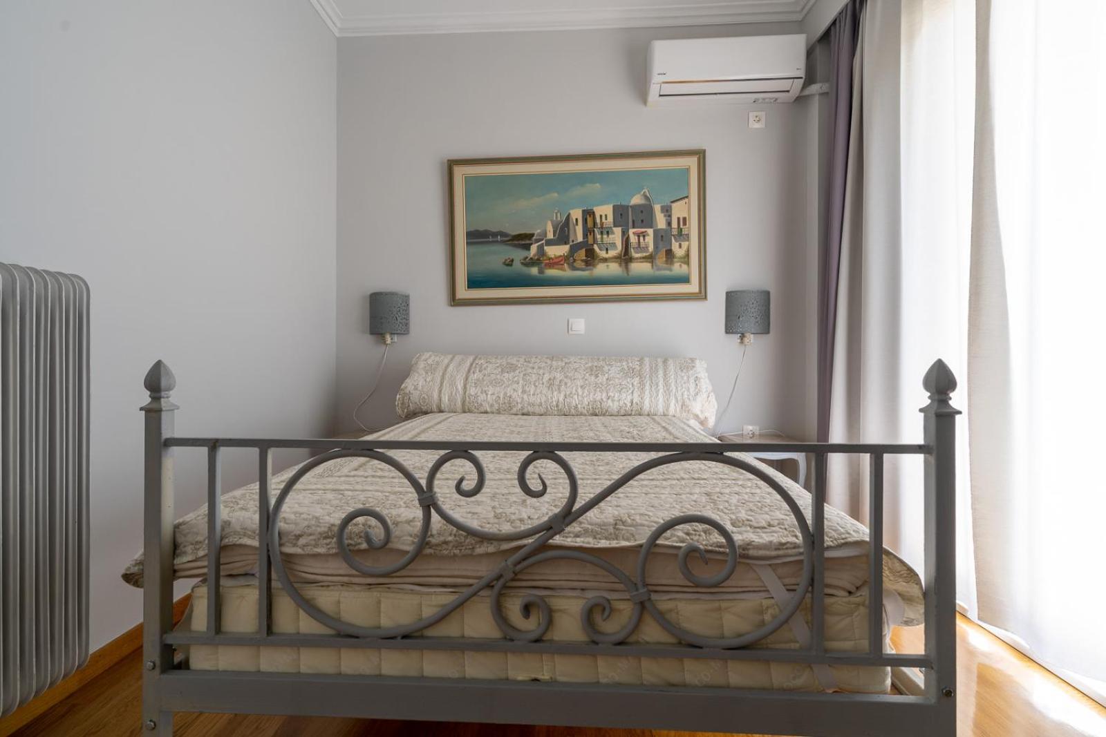 Single Room with Shared Bathroom