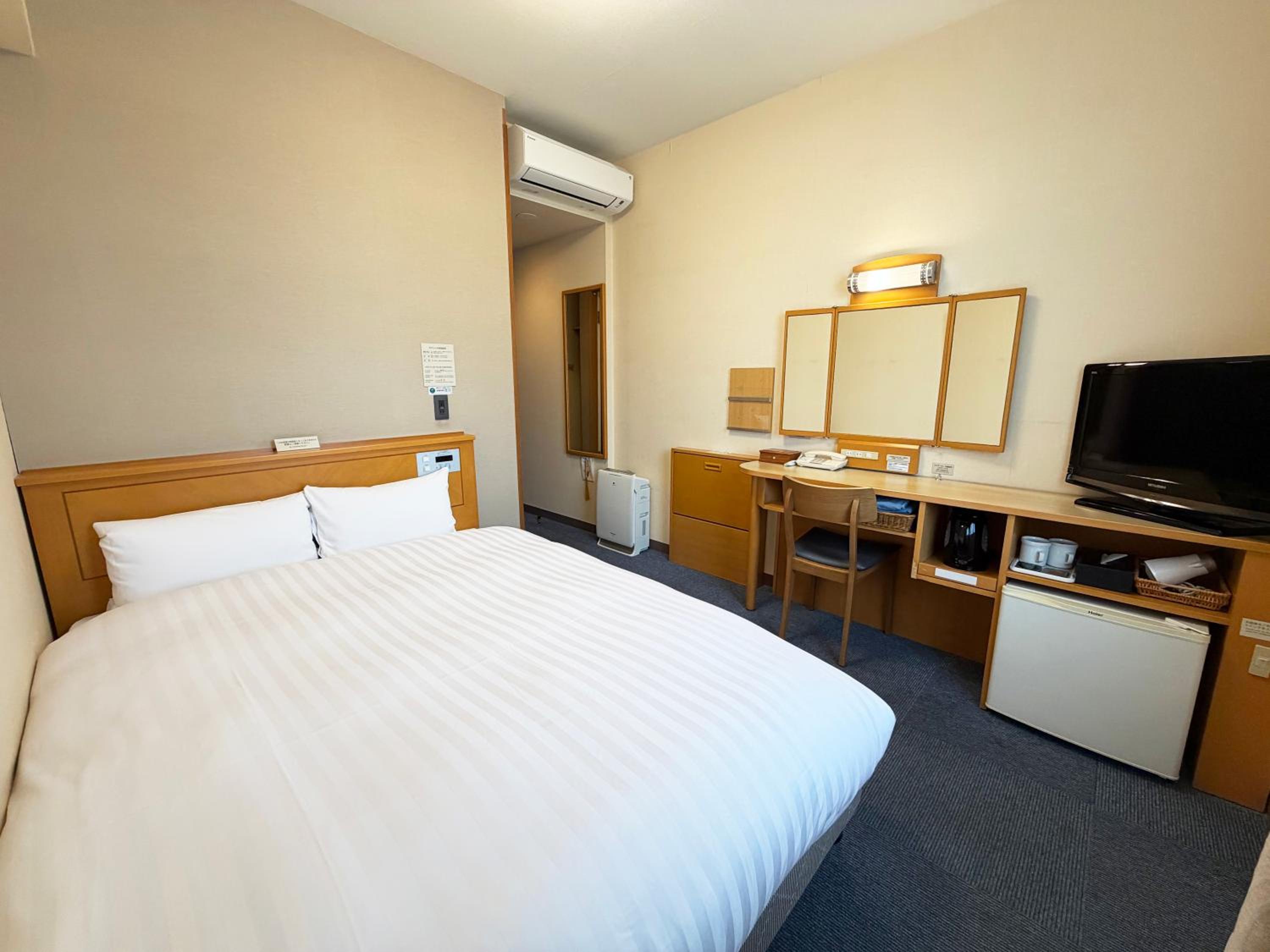 Double Room with Small Double Bed - Non-Smoking - No Daily Cleaning
