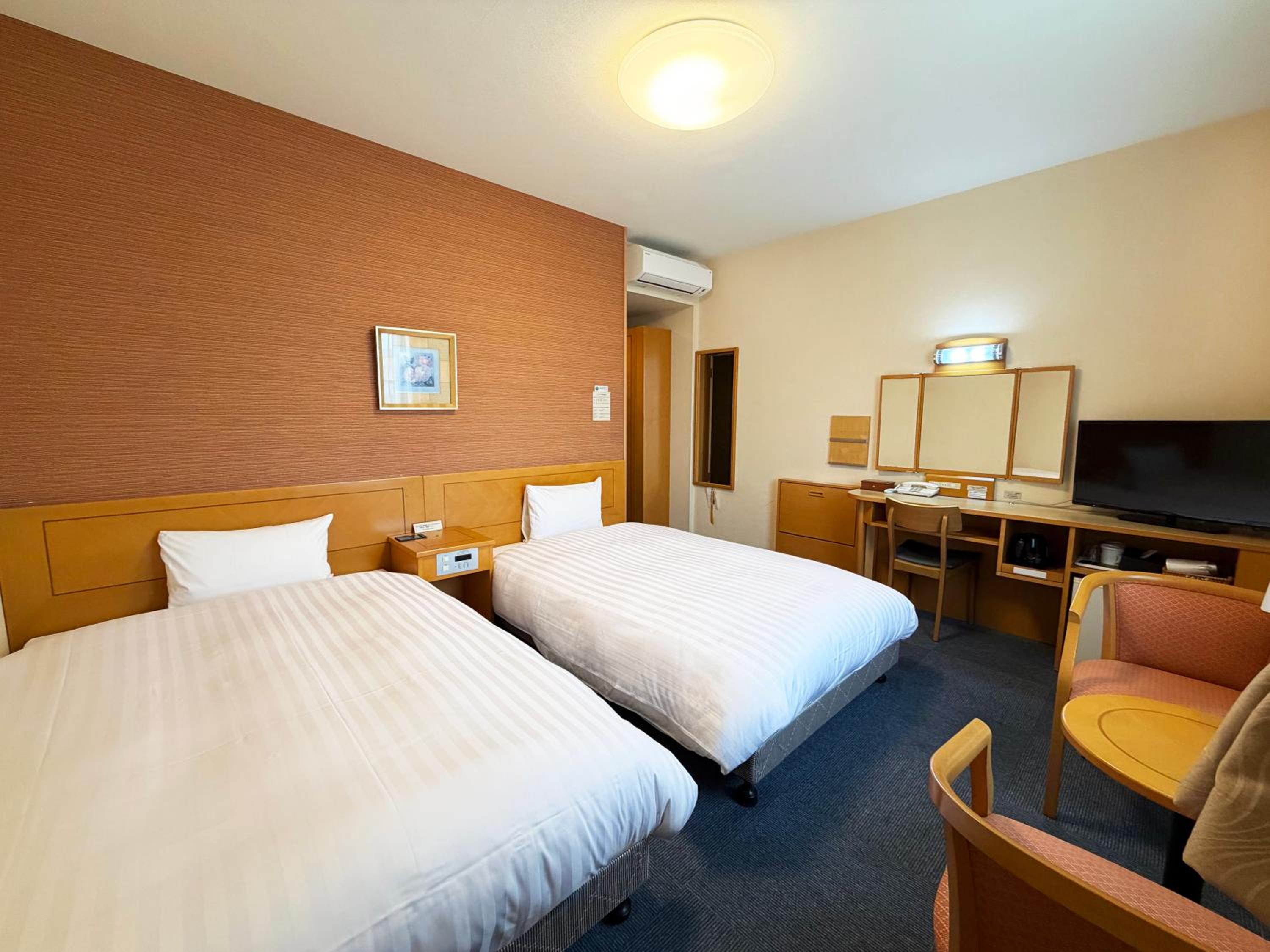 Twin Room - Smoking - No Daily Cleaning