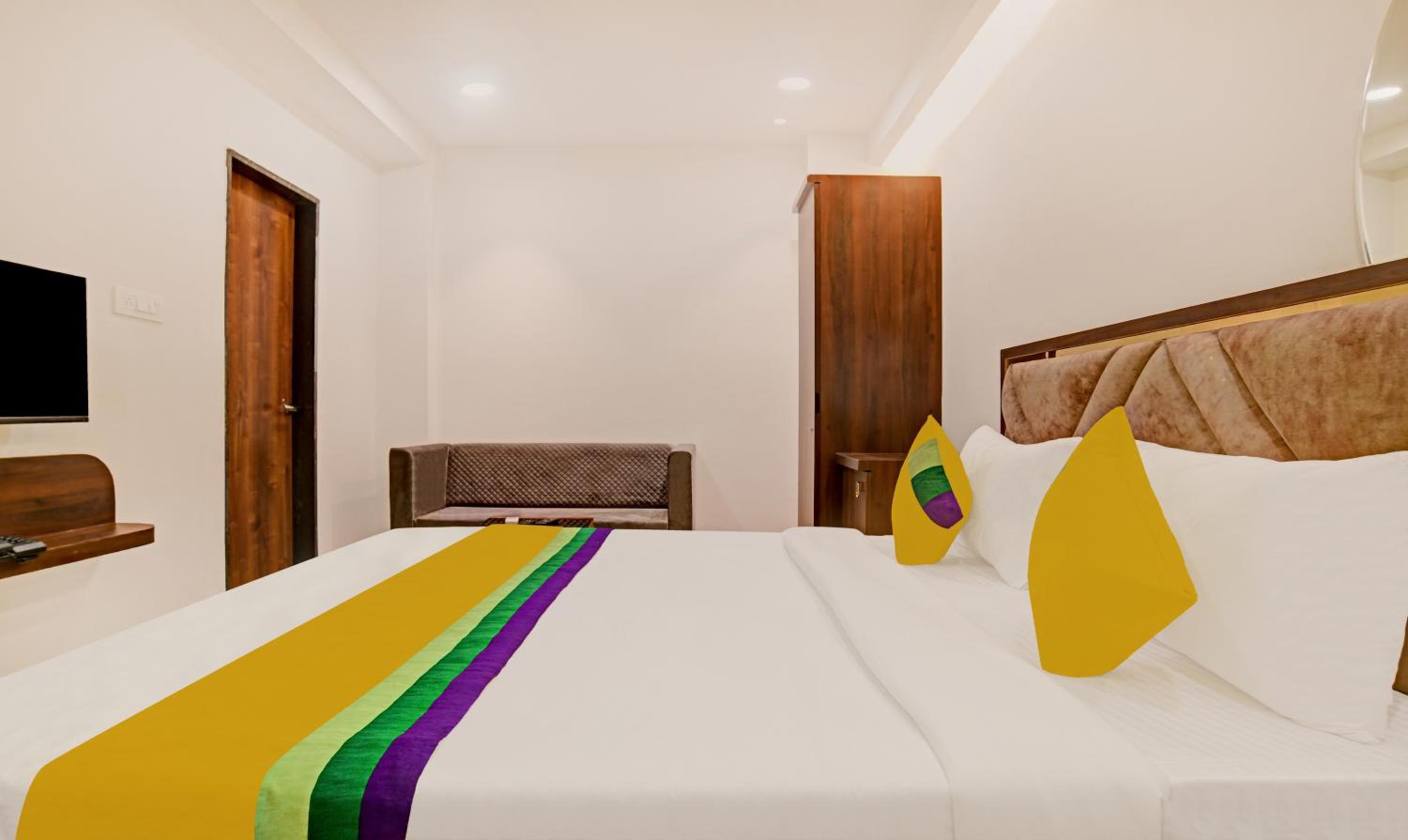Deluxe Room - Photo 2