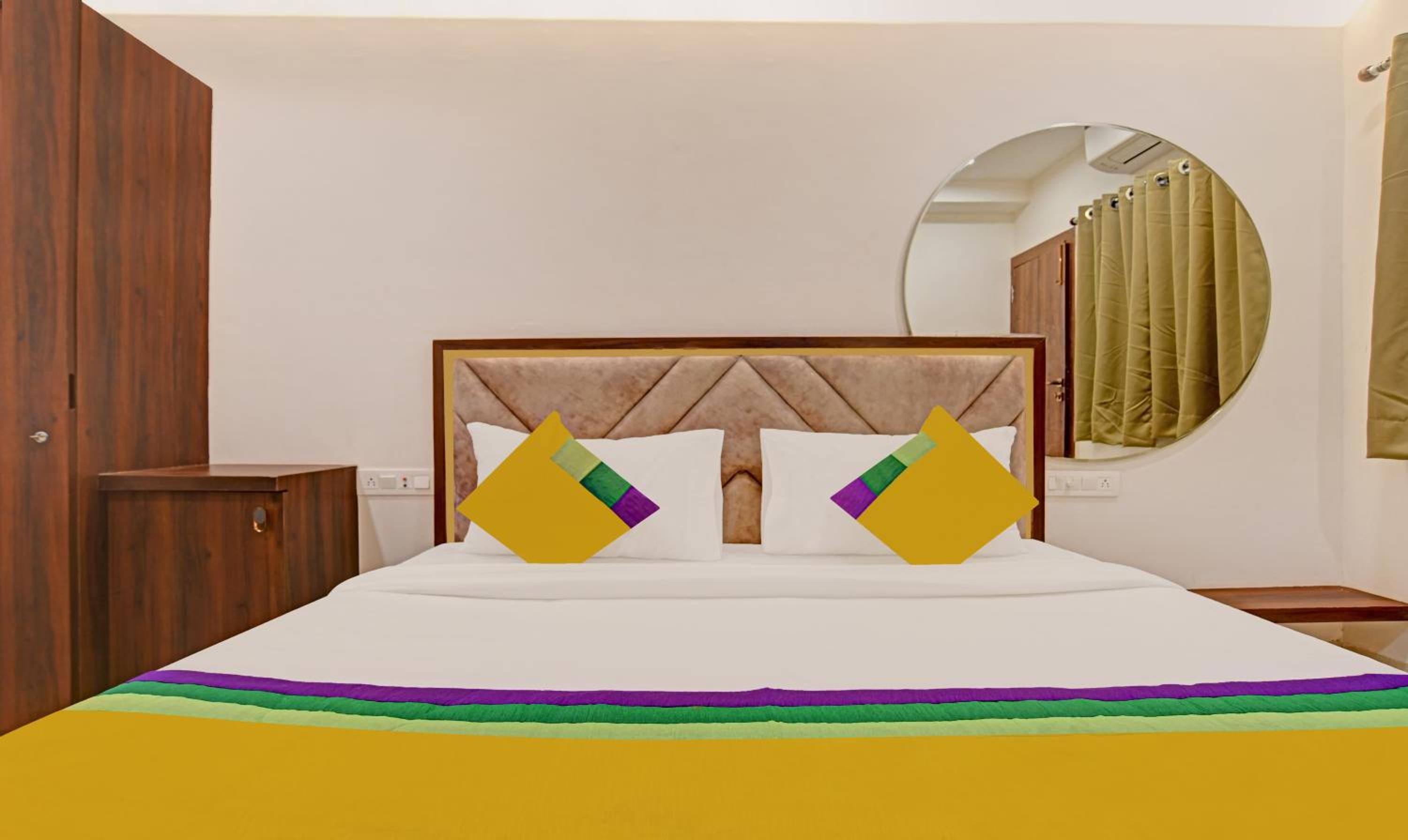 Deluxe Room - Photo 3