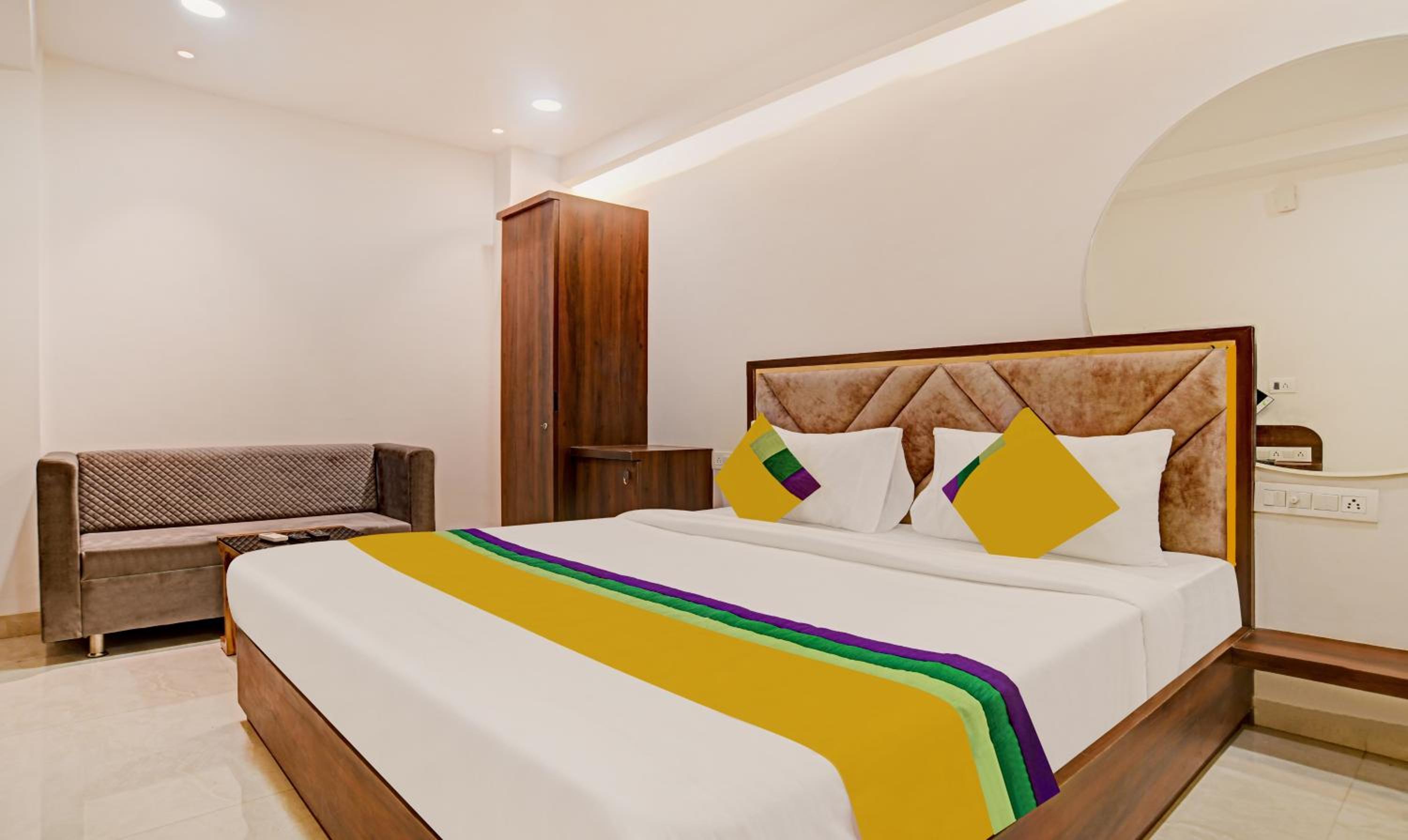 Deluxe Room - Photo 6