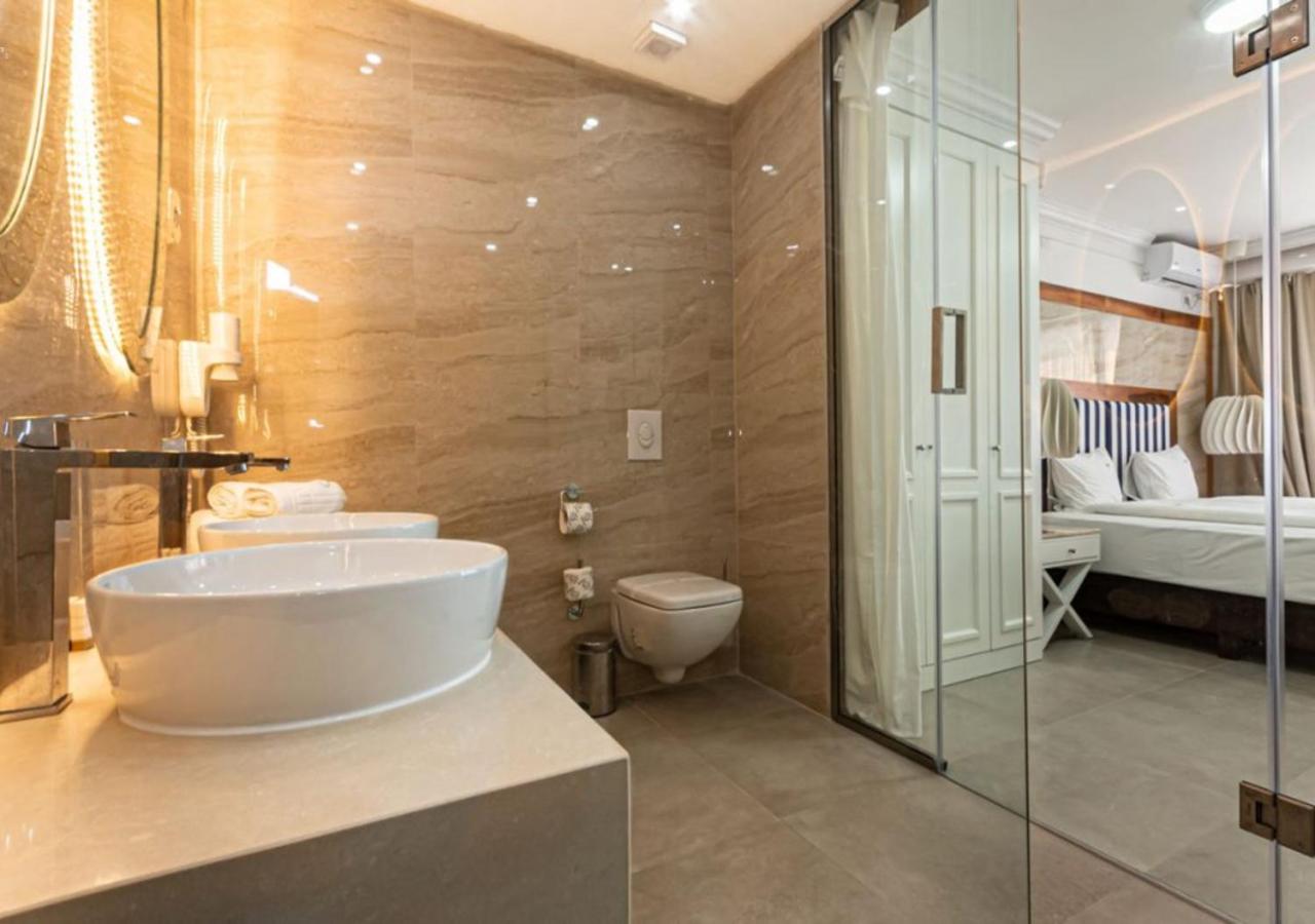 Double or Twin Room with Lake and Parking View - Photo 3