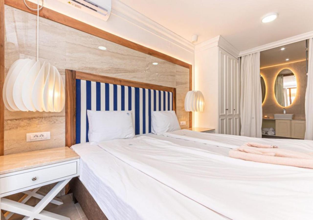 Double or Twin Room with Lake and Parking View - Photo 6