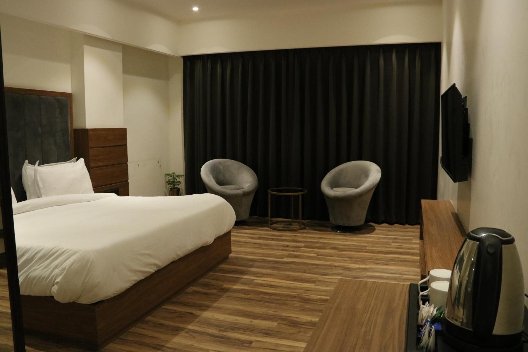 Deluxe Room - Photo 2