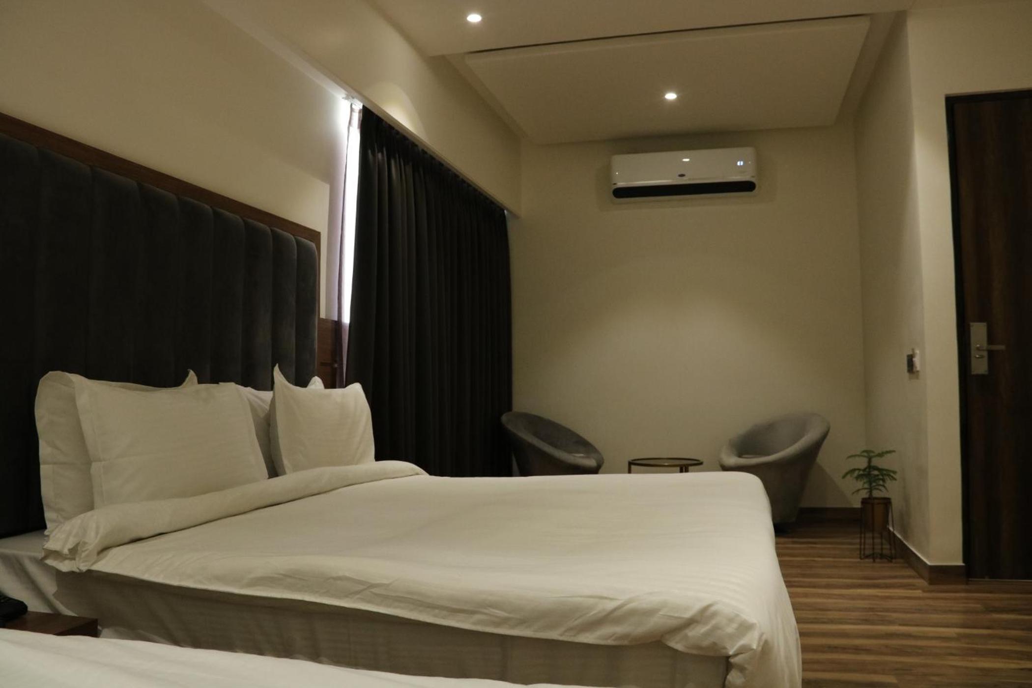 Deluxe Room - Photo 3